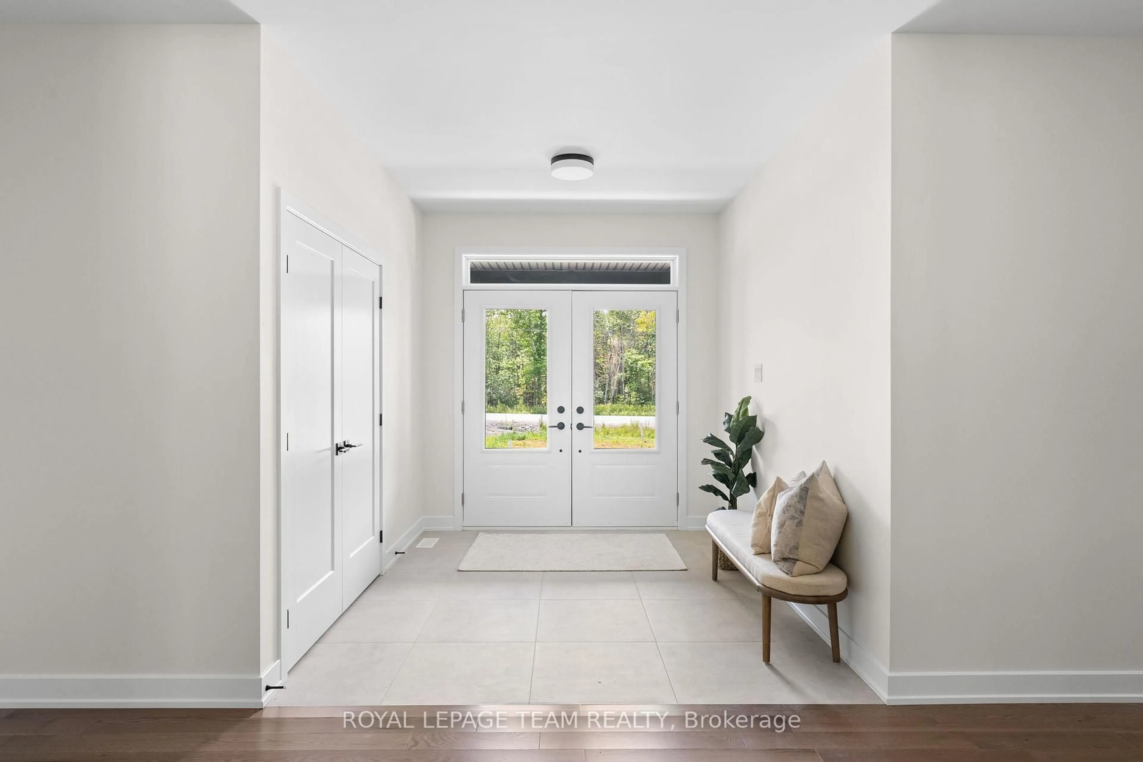 Indoor entryway for 47 Hogan Dr, Arnprior Ontario K7S 0H8