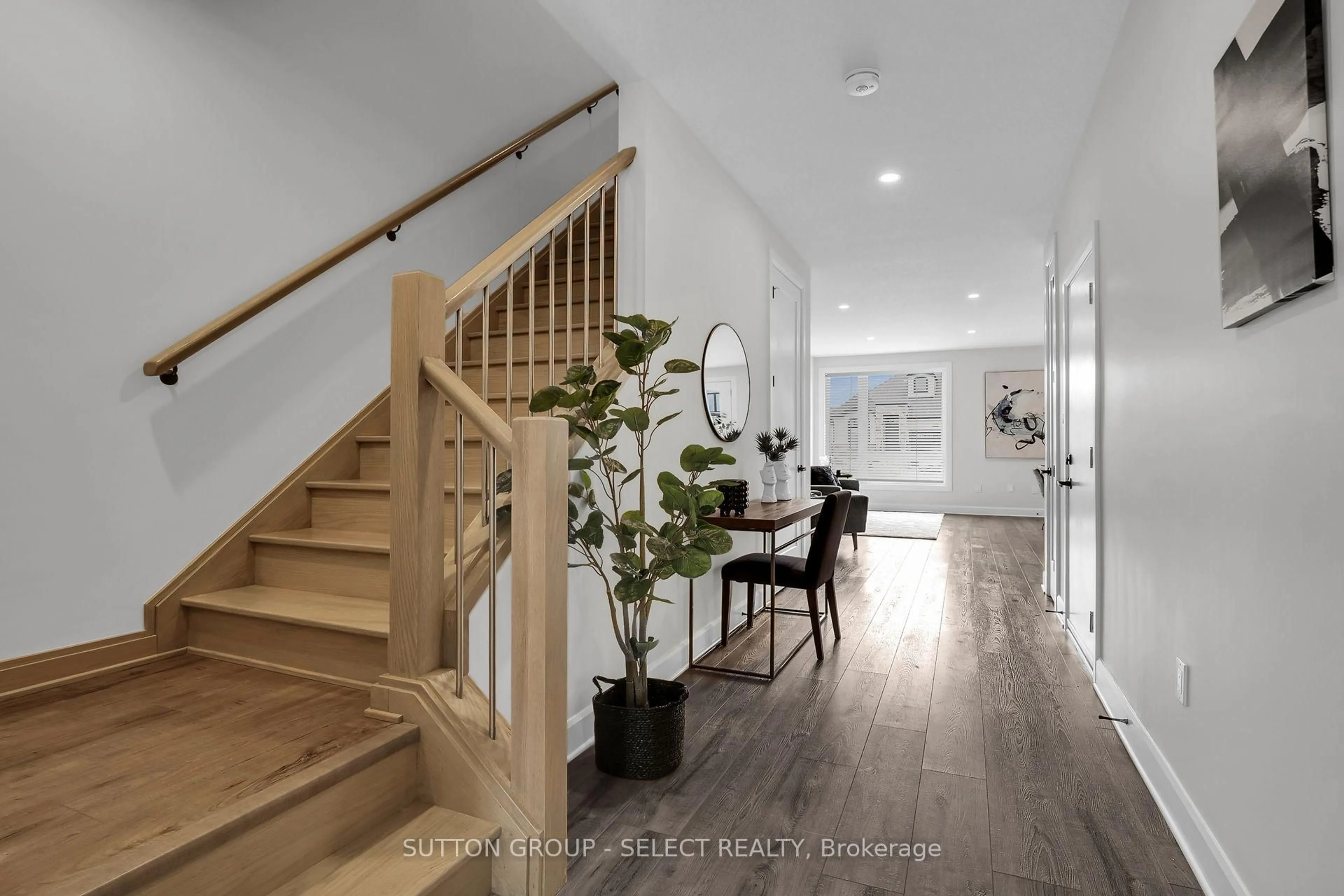 Indoor entryway for 175 DOAN Dr #239, Middlesex Centre Ontario N0L 2R0