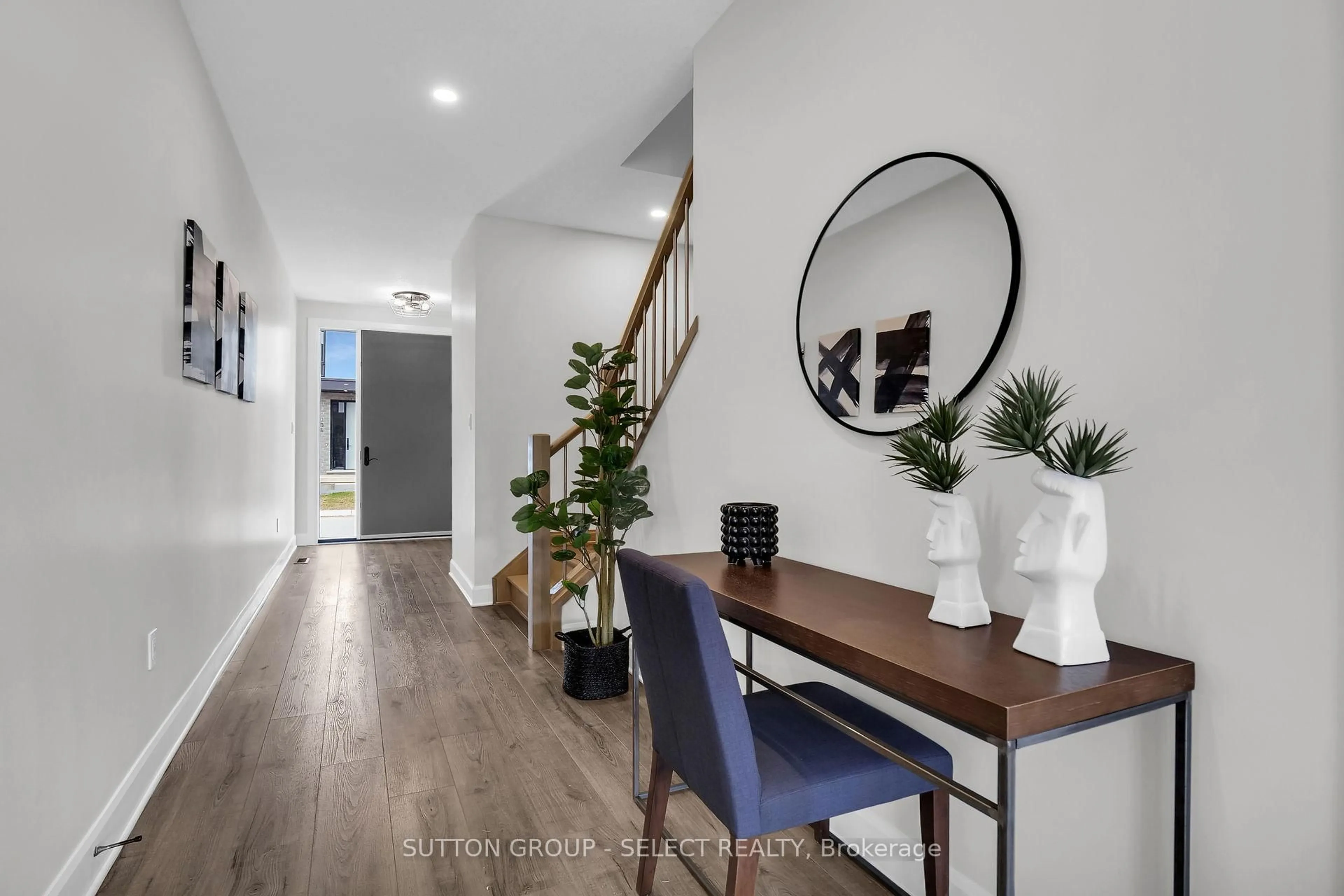 Indoor entryway for 175 DOAN Dr #239, Middlesex Centre Ontario N0L 2R0