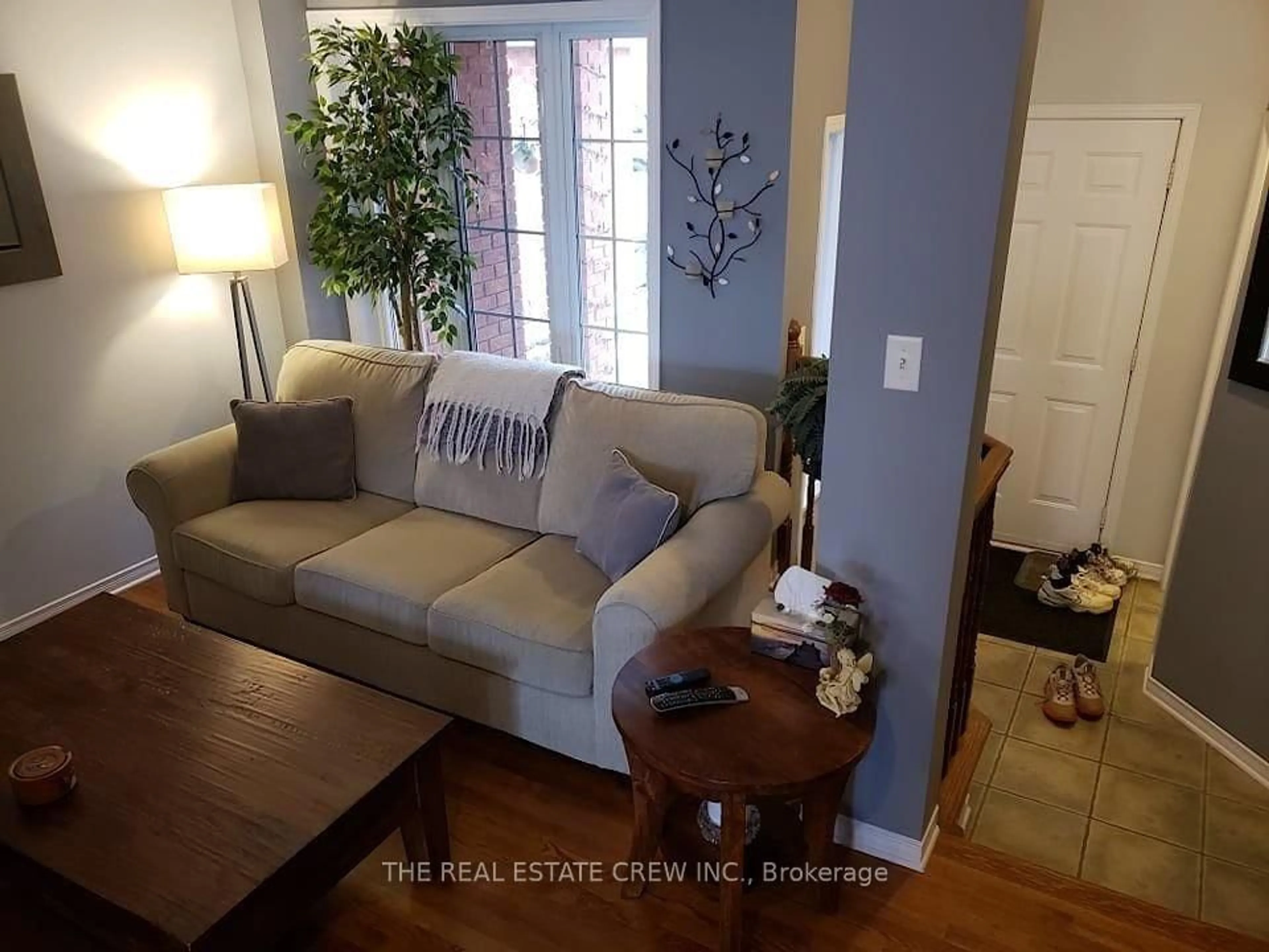 Living room with furniture, unknown for 2056 Scully Way, Ottawa Ontario K4A 4L9