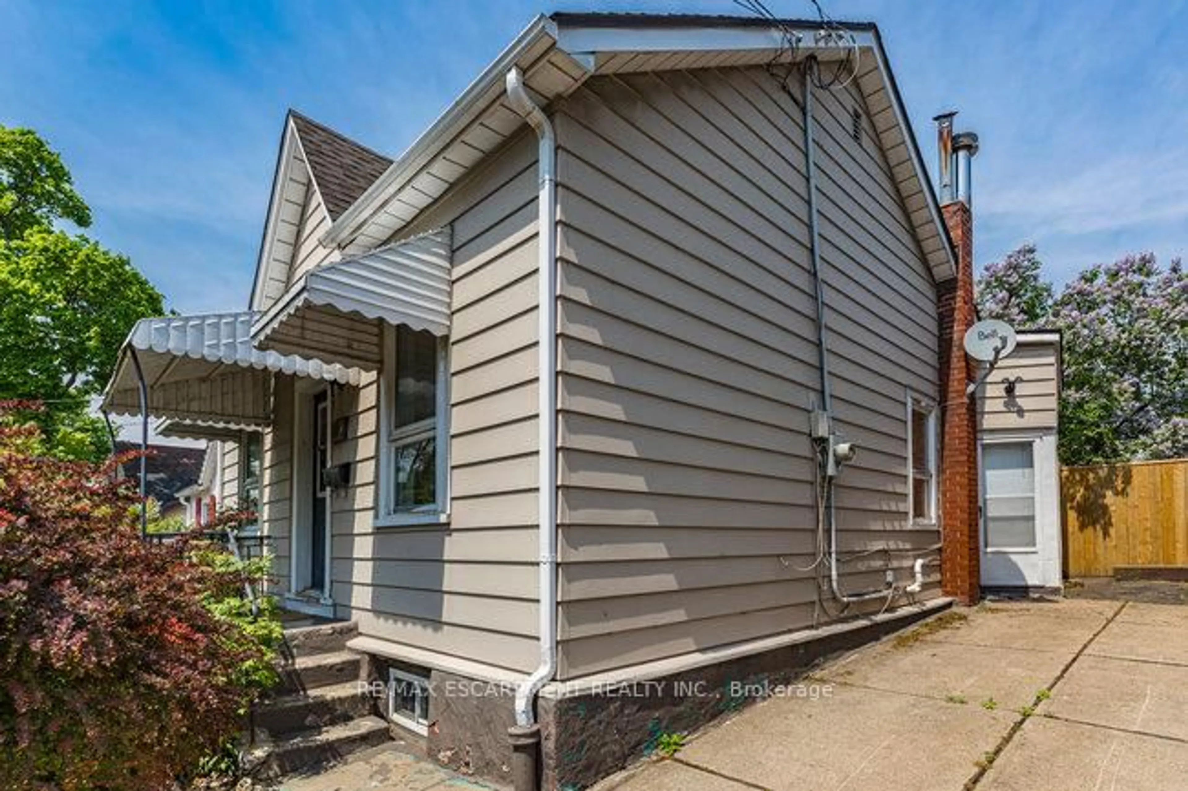 Home with vinyl exterior material, street for 12 Lochearne St, Hamilton Ontario L8R 1V8