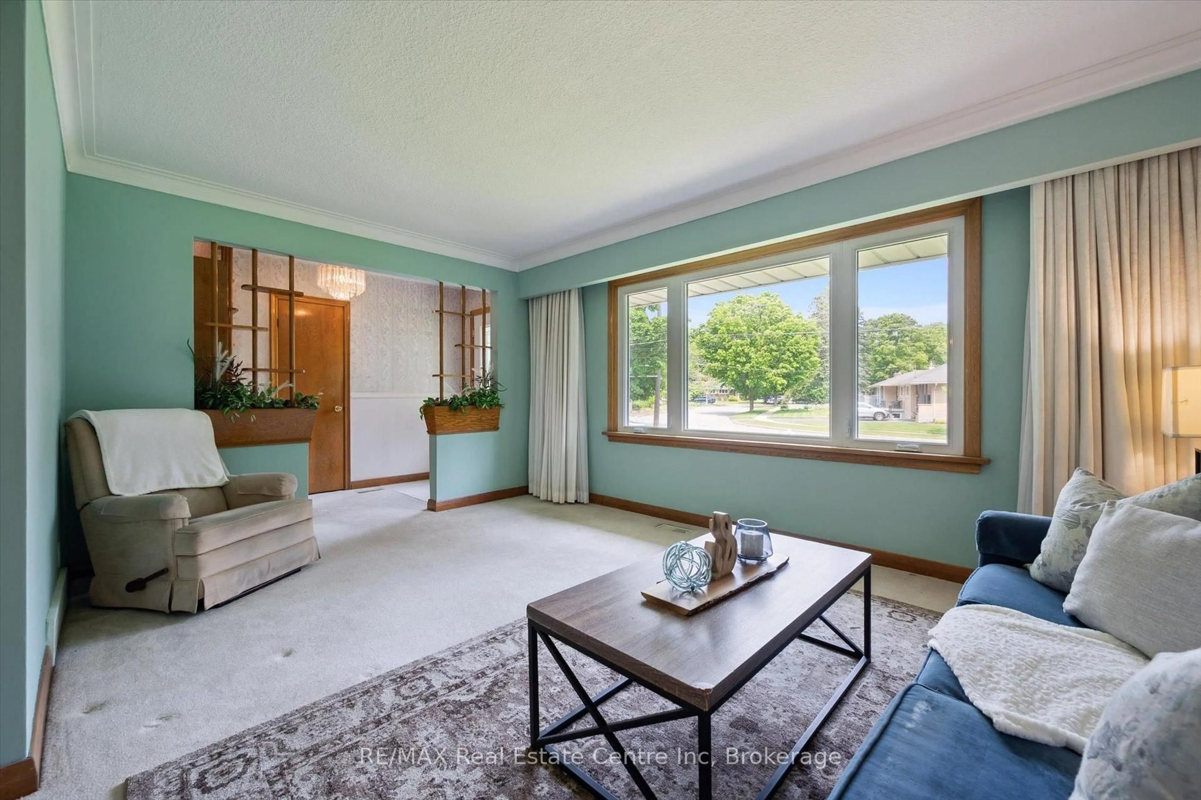 Living room with furniture, unknown for 12 Gladstone Ave, Guelph Ontario N1E 1L6