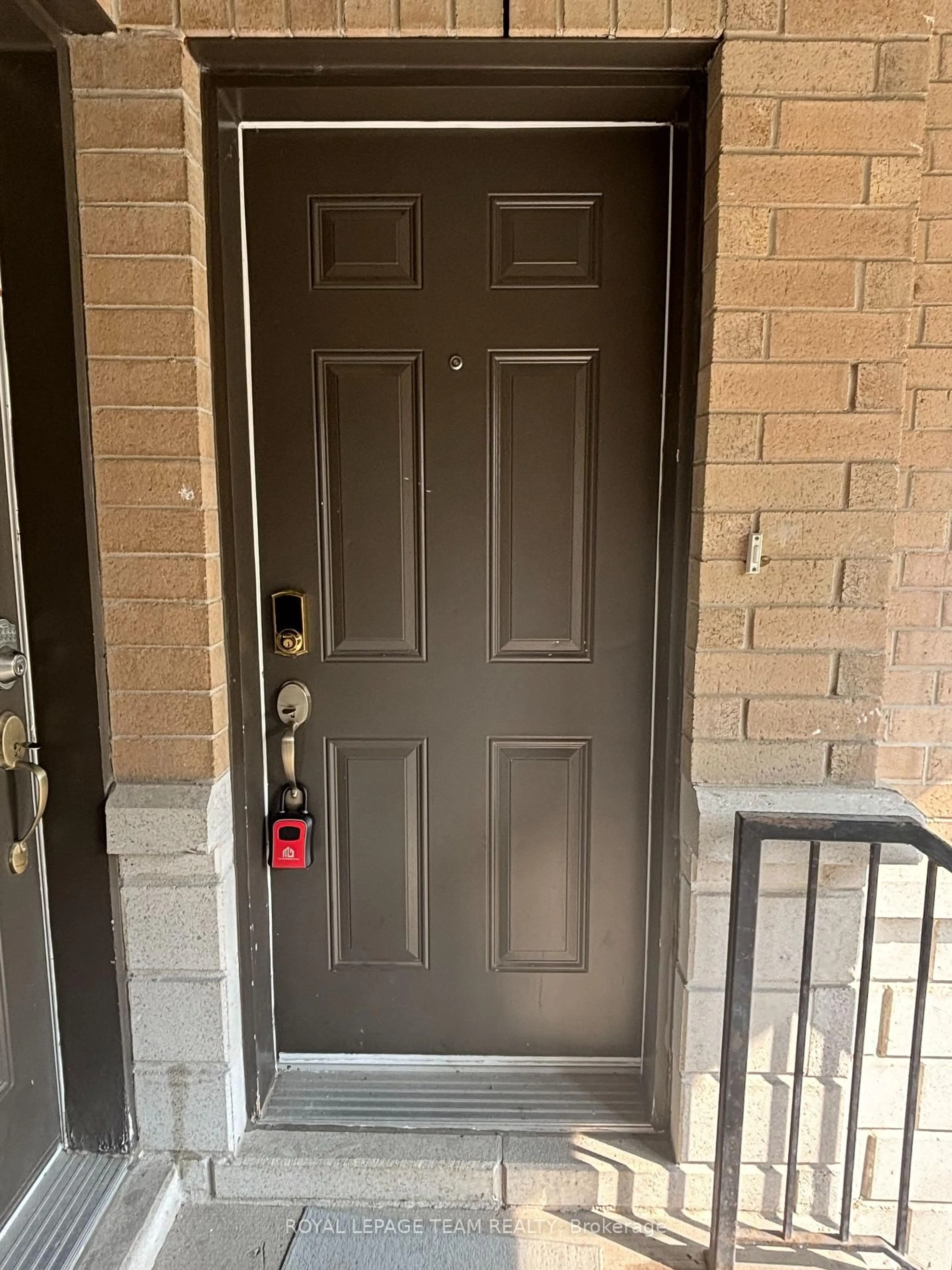 Indoor entryway for 1220 Mcwatters Rd #4, Ottawa Ontario K2C 3Y1