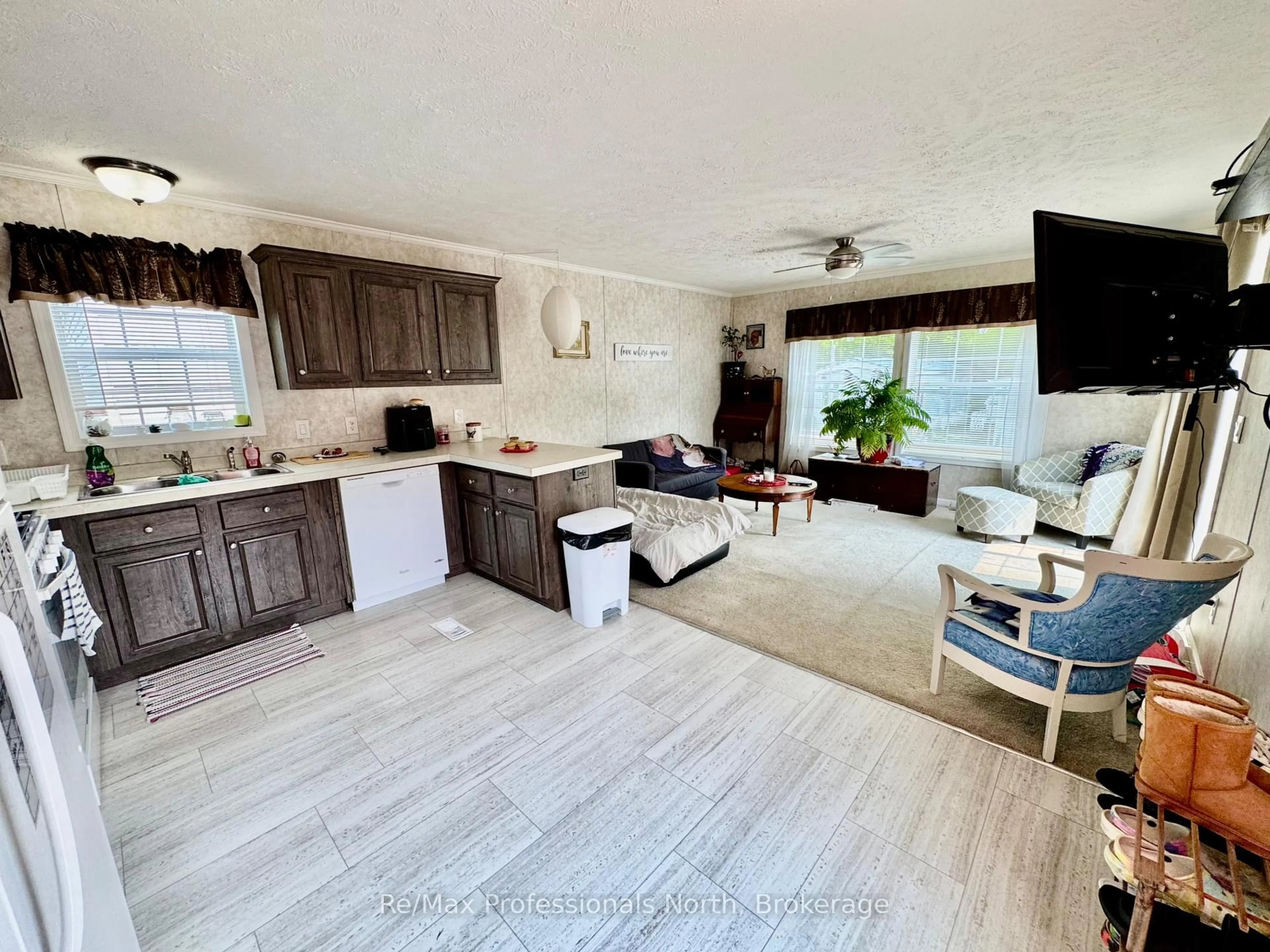 Open concept kitchen, unknown for 1007 Racoon Rd #60, Gravenhurst Ontario P1P 0C3