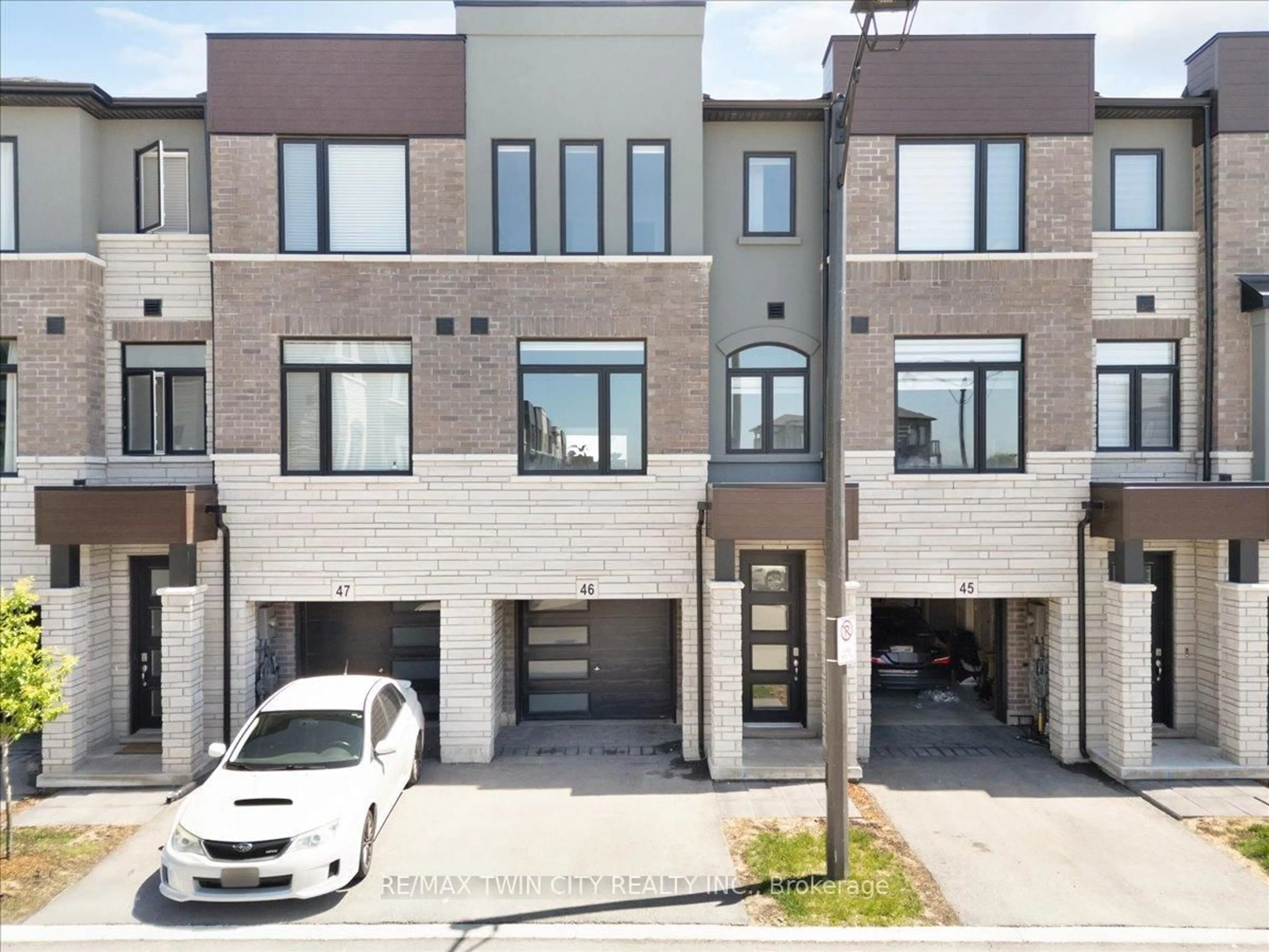 A pic from outside/outdoor area/front of a property/back of a property/a pic from drone, street for 290 Equestrian Way #46, Cambridge Ontario N3E 0E7