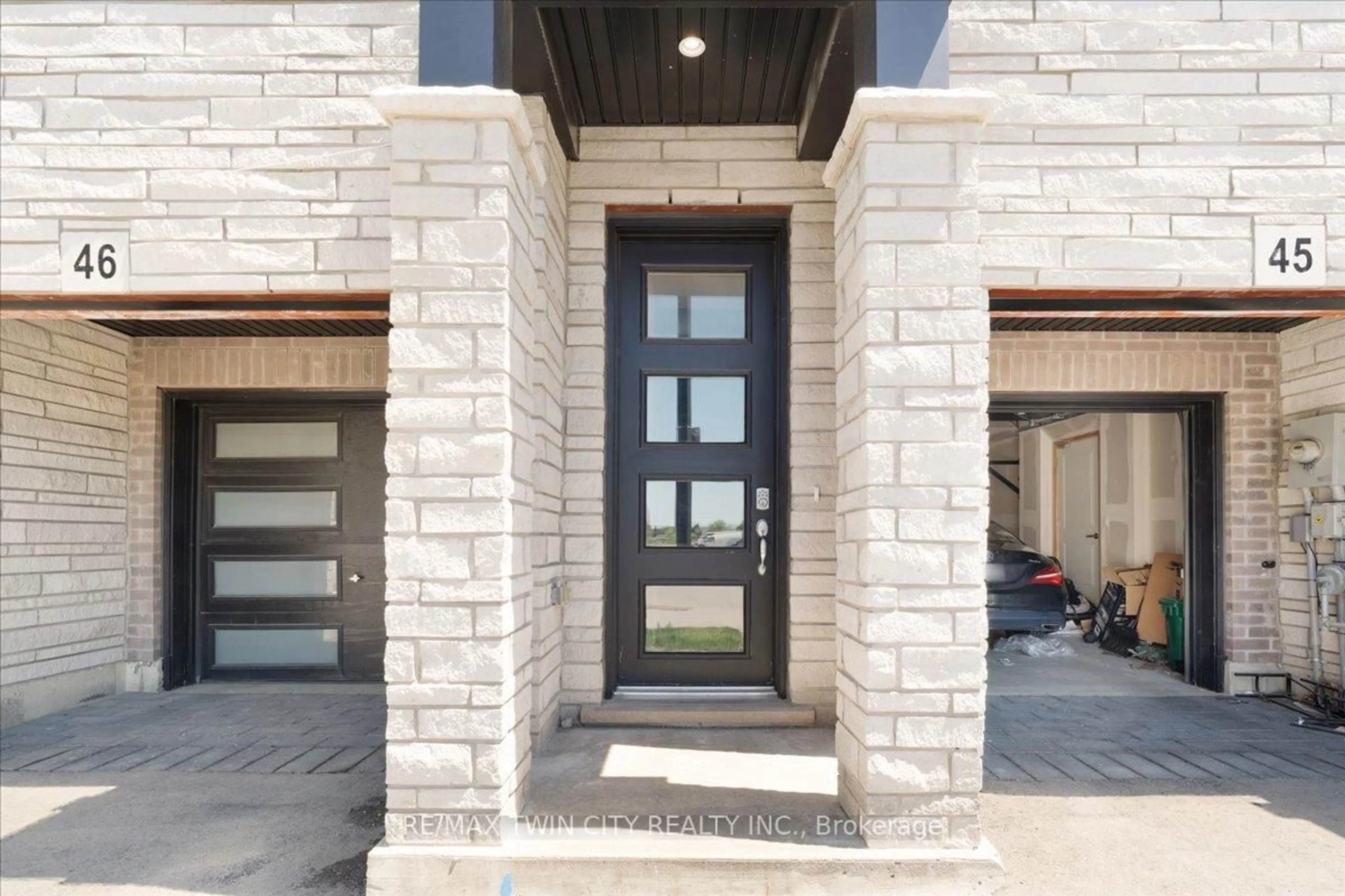 Indoor entryway for 290 Equestrian Way #46, Cambridge Ontario N3E 0E7