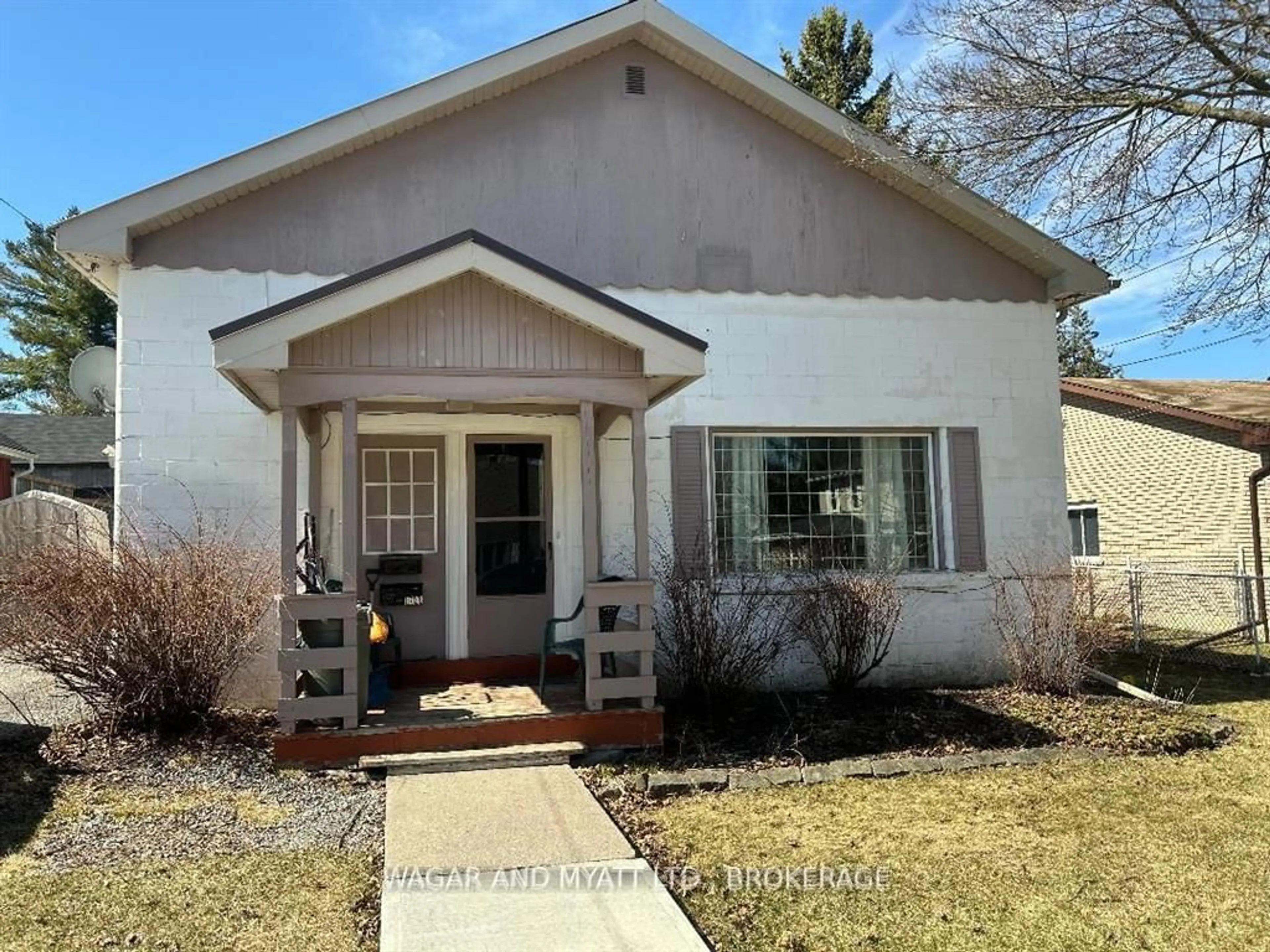 Home with vinyl exterior material, street for 172 RICHARD St, Greater Napanee Ontario K7R 2T6
