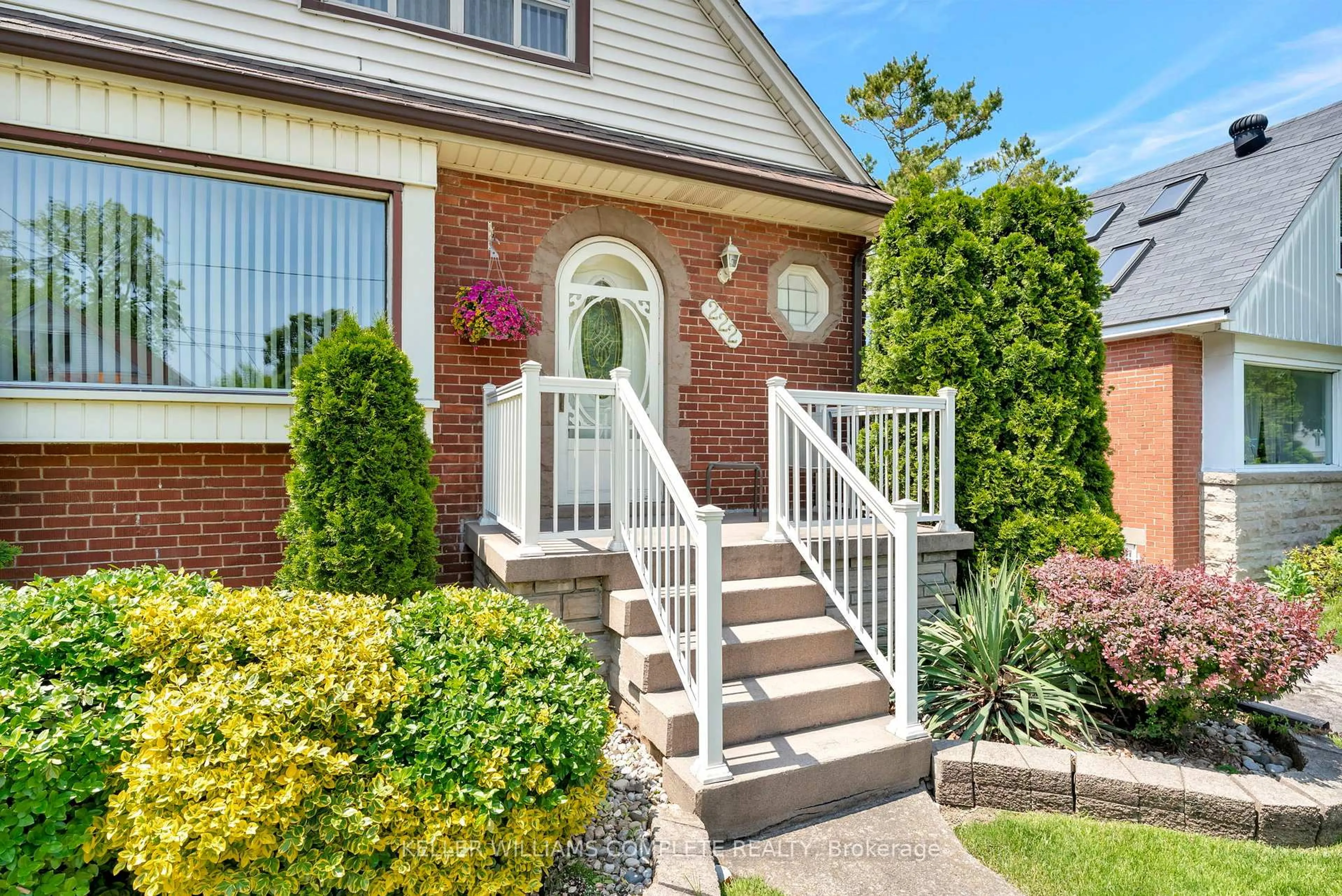 Home with brick exterior material, street for 222 East 19th St, Hamilton Ontario L9A 4S5