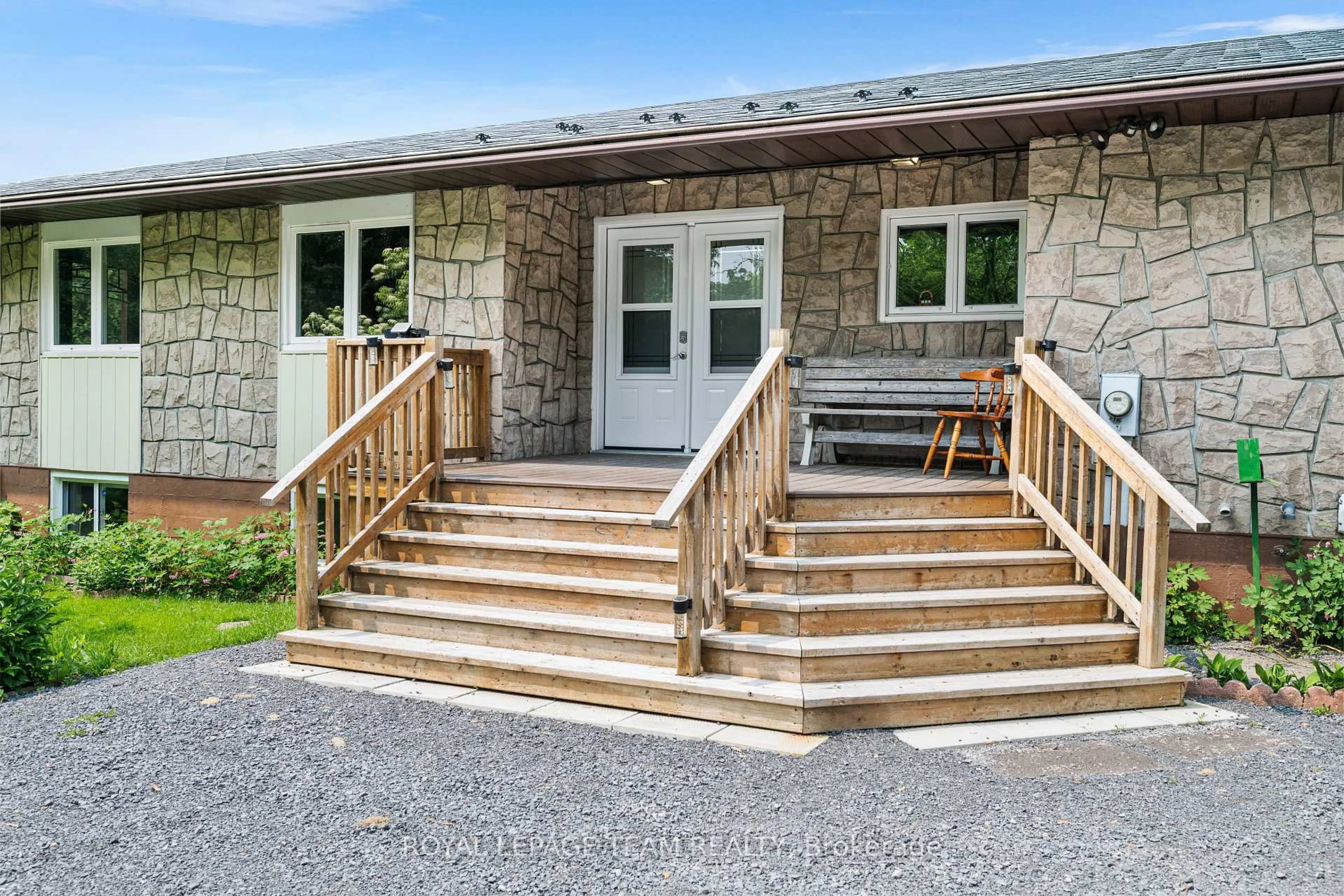Patio, building for 4740 Dunning Rd, Navan Ontario K4B 1J1