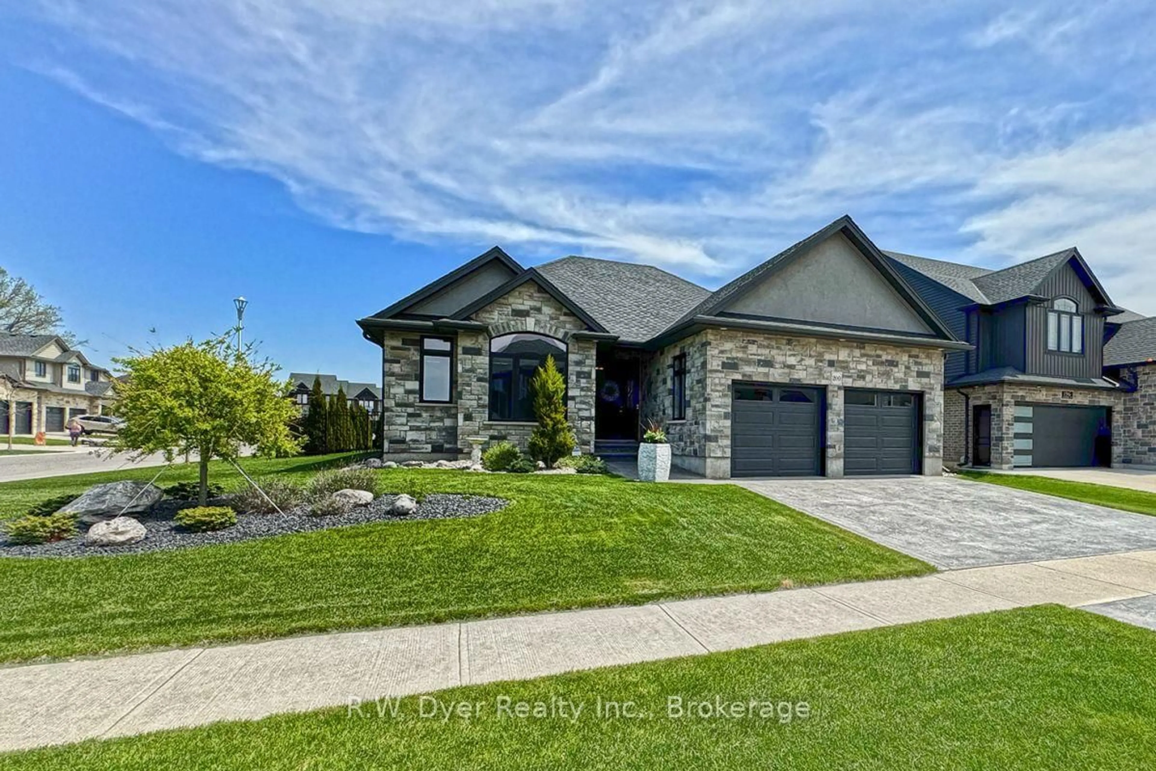 Home with brick exterior material, unknown for 200 Juniper St, Woodstock Ontario N4S 0E1