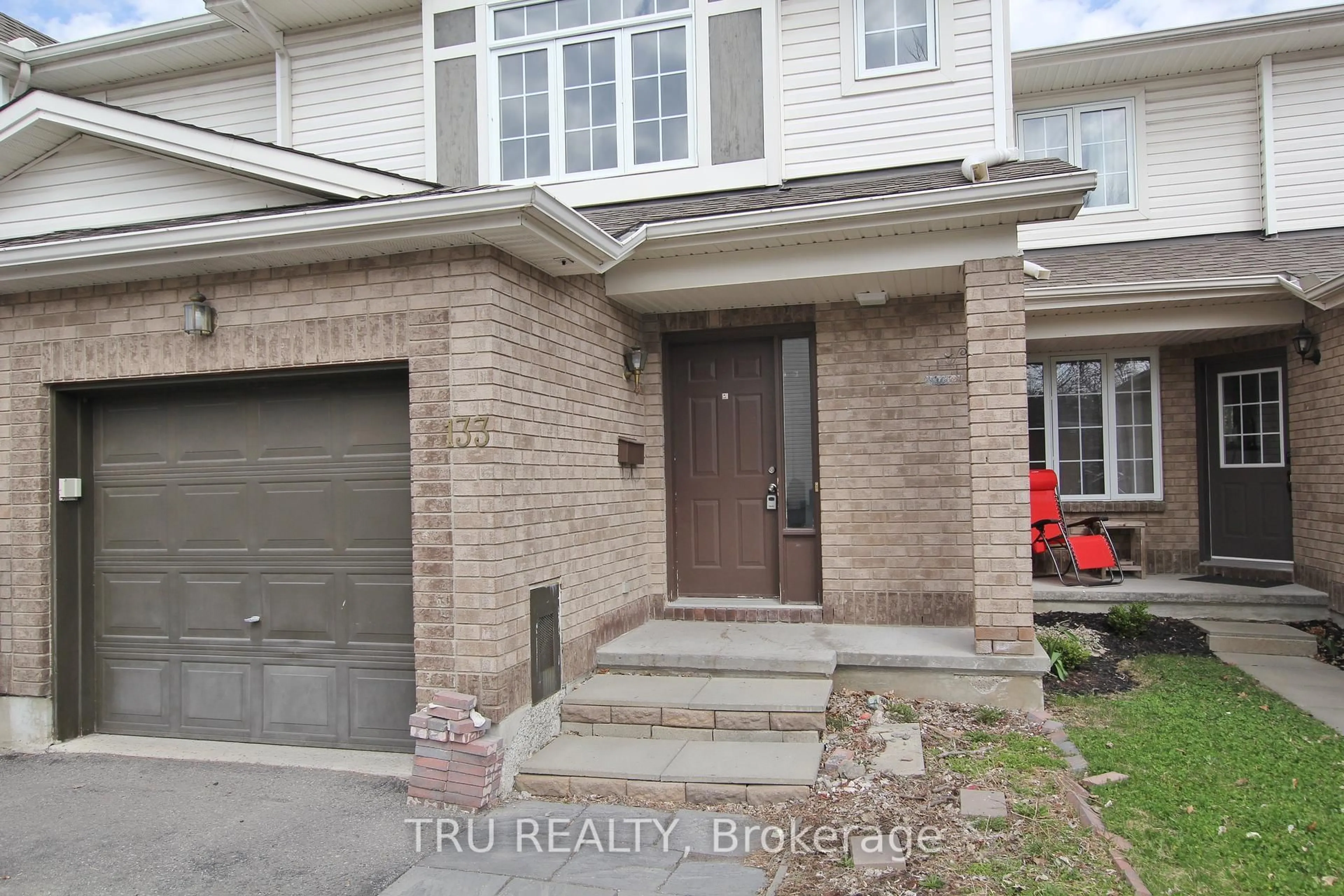 Unknown for 133 Kinross Private, Ottawa Ontario K2K 3P9