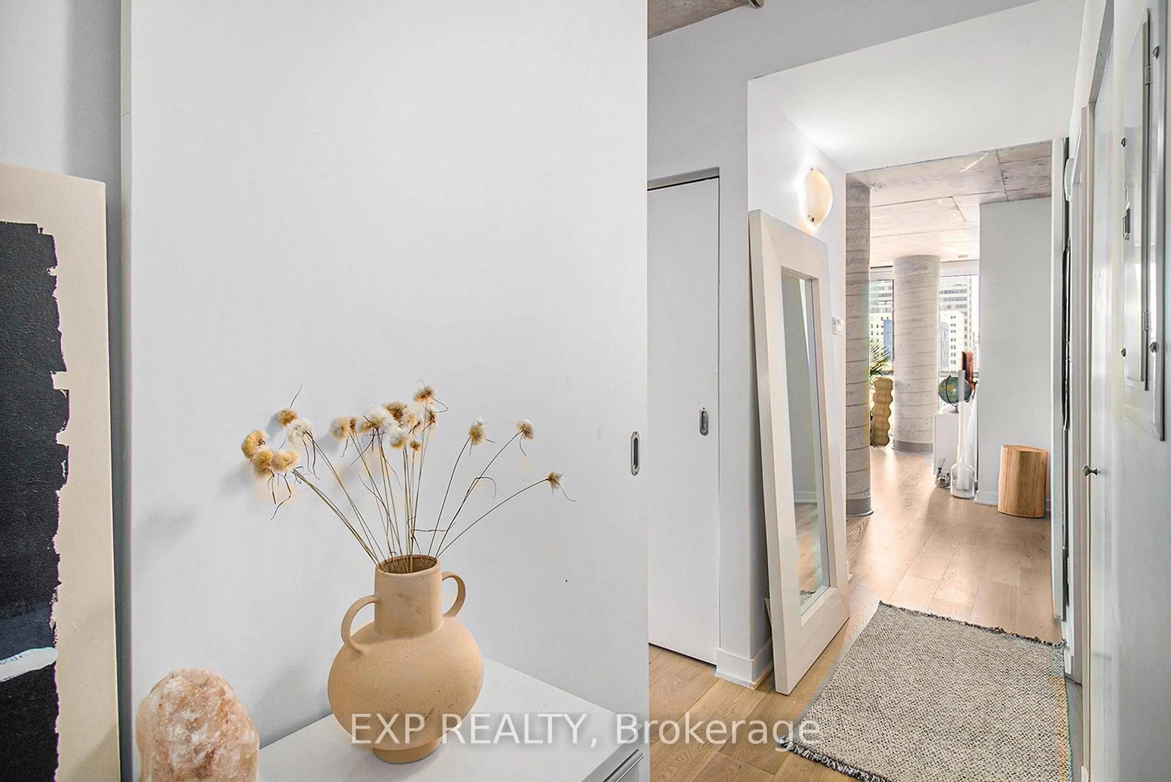 Indoor entryway for 324 LAURIER Ave #709, Ottawa Ontario K1P 0A4