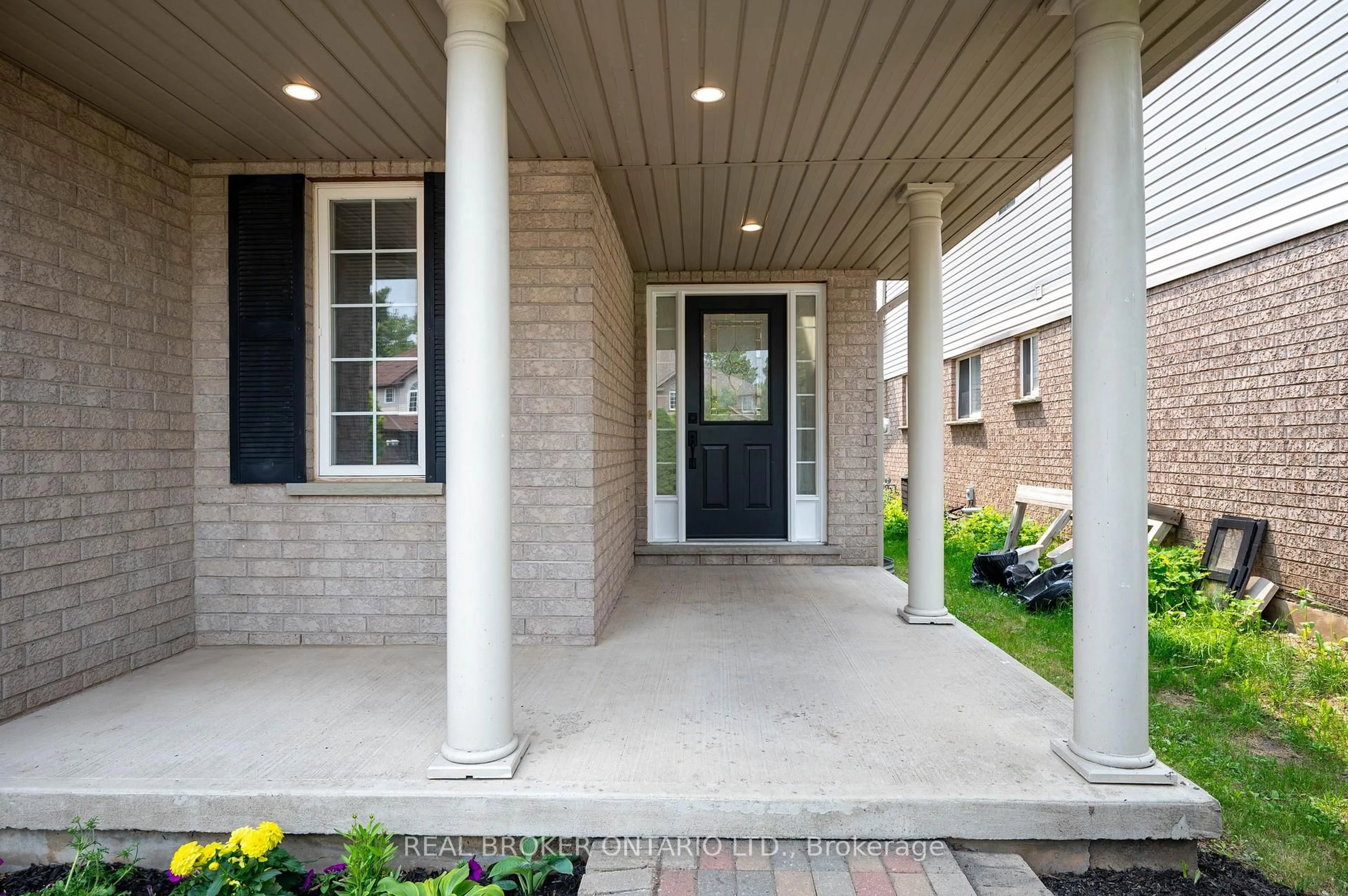 Unknown for 100 Green Bank Dr, Cambridge Ontario N1T 2B5