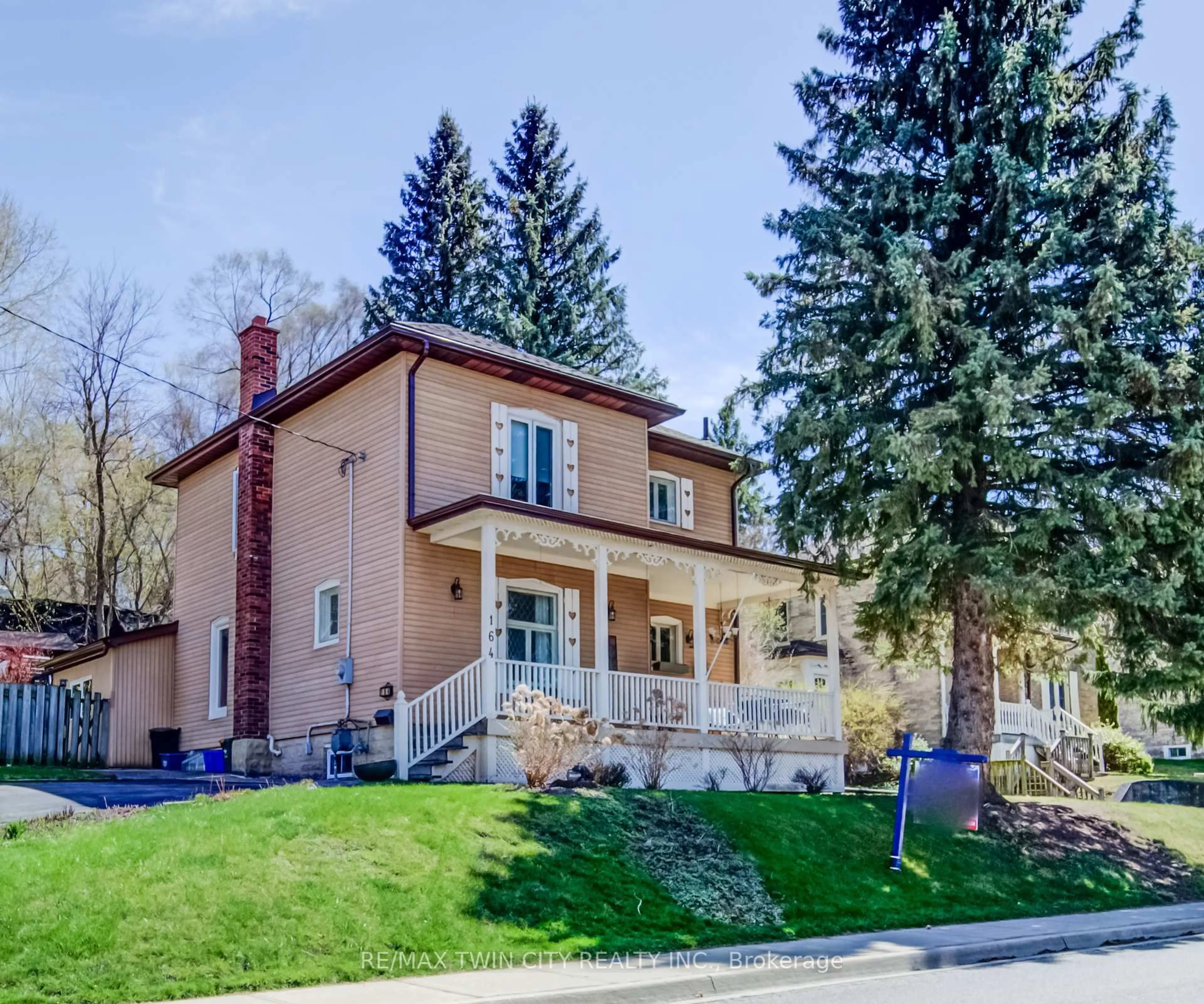 Home with brick exterior material, street for 164 Queen St, Cambridge Ontario N3C 2B2