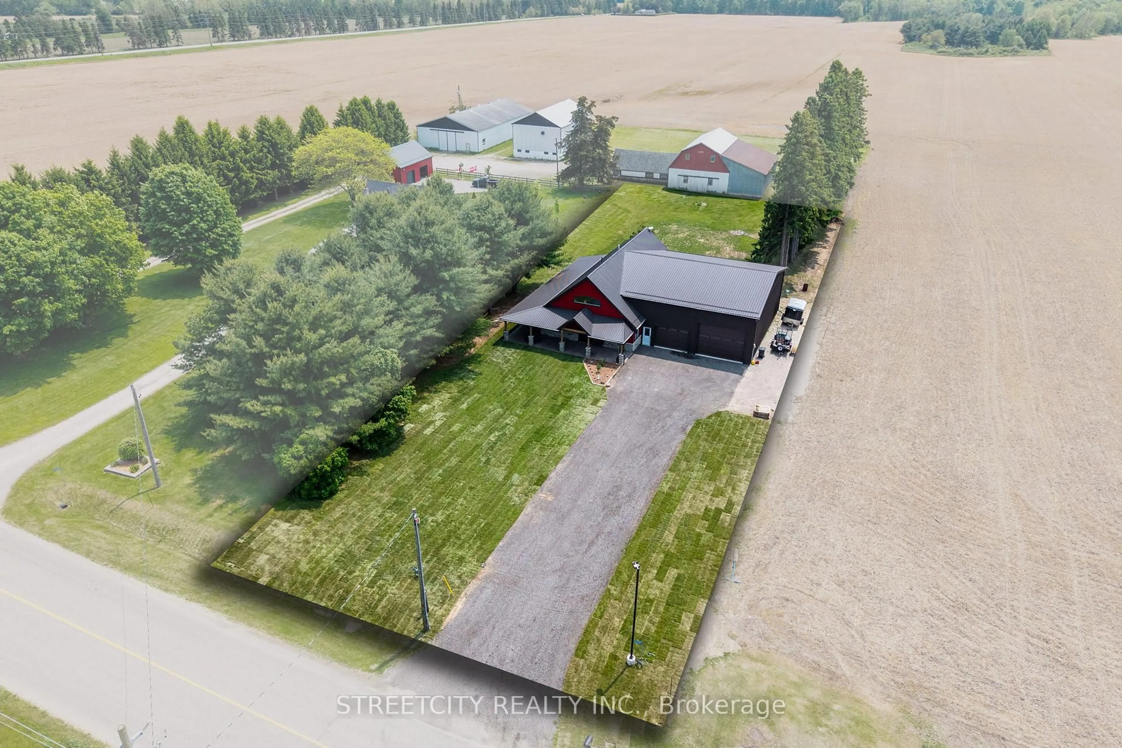 A pic from outside/outdoor area/front of a property/back of a property/a pic from drone, building for 43297 Roberts Line, Central Elgin Ontario N0L 2L0