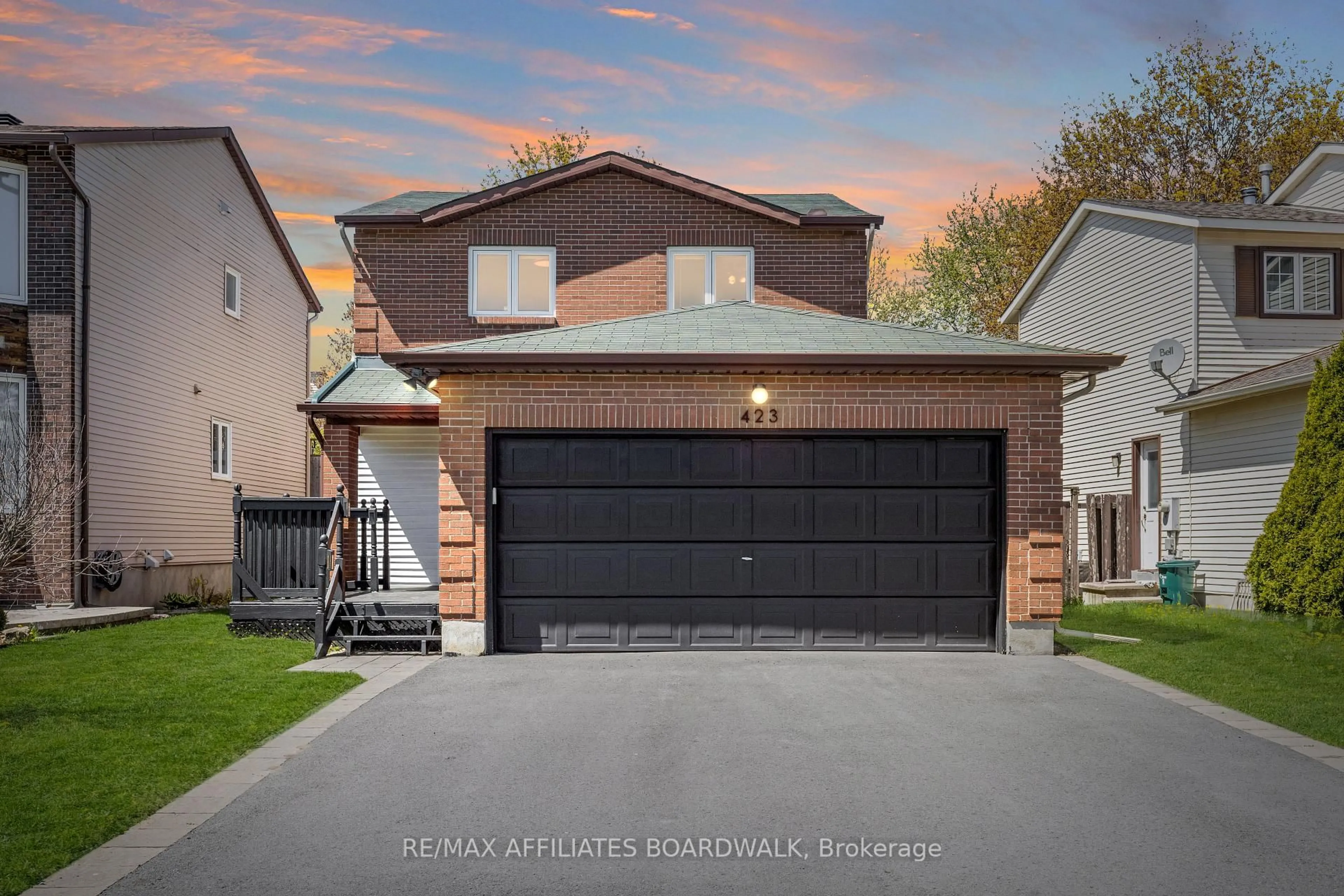 Home with brick exterior material, street for 423 Viewmount Dr, Ottawa Ontario K2E 7P1