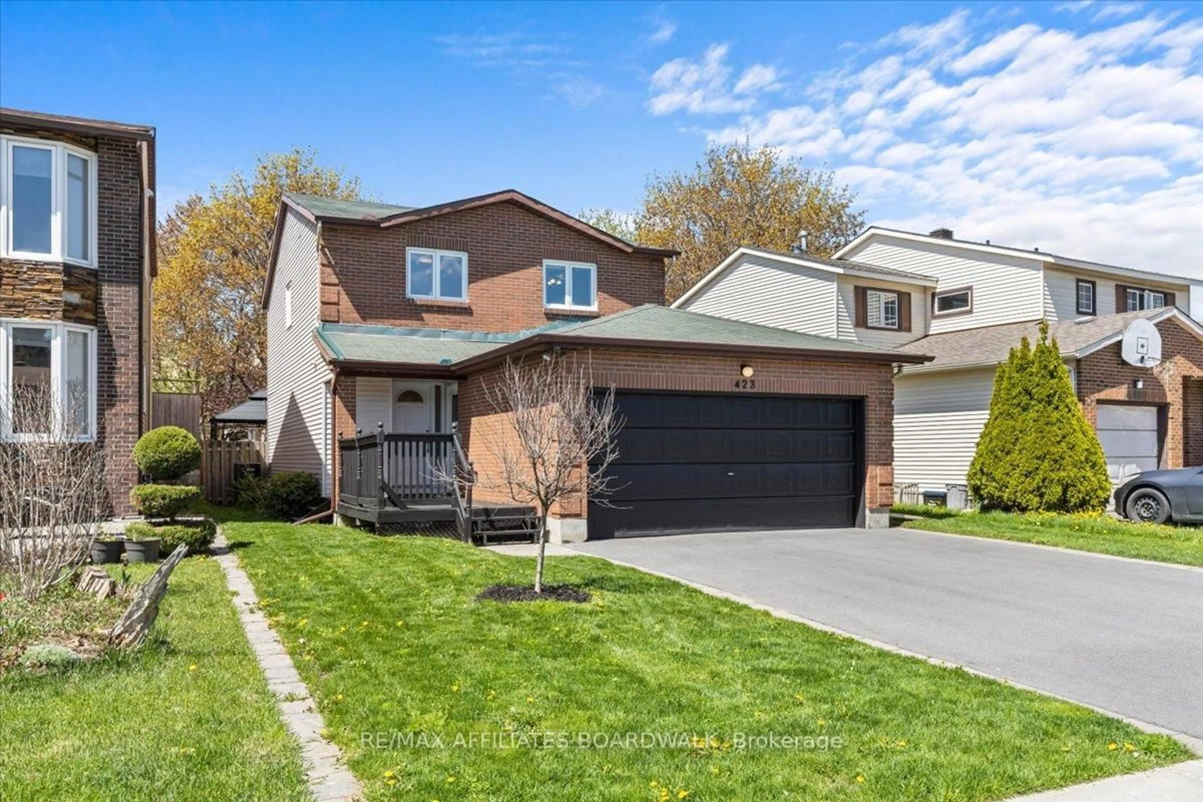 Home with brick exterior material, street for 423 Viewmount Dr, Ottawa Ontario K2E 7P1