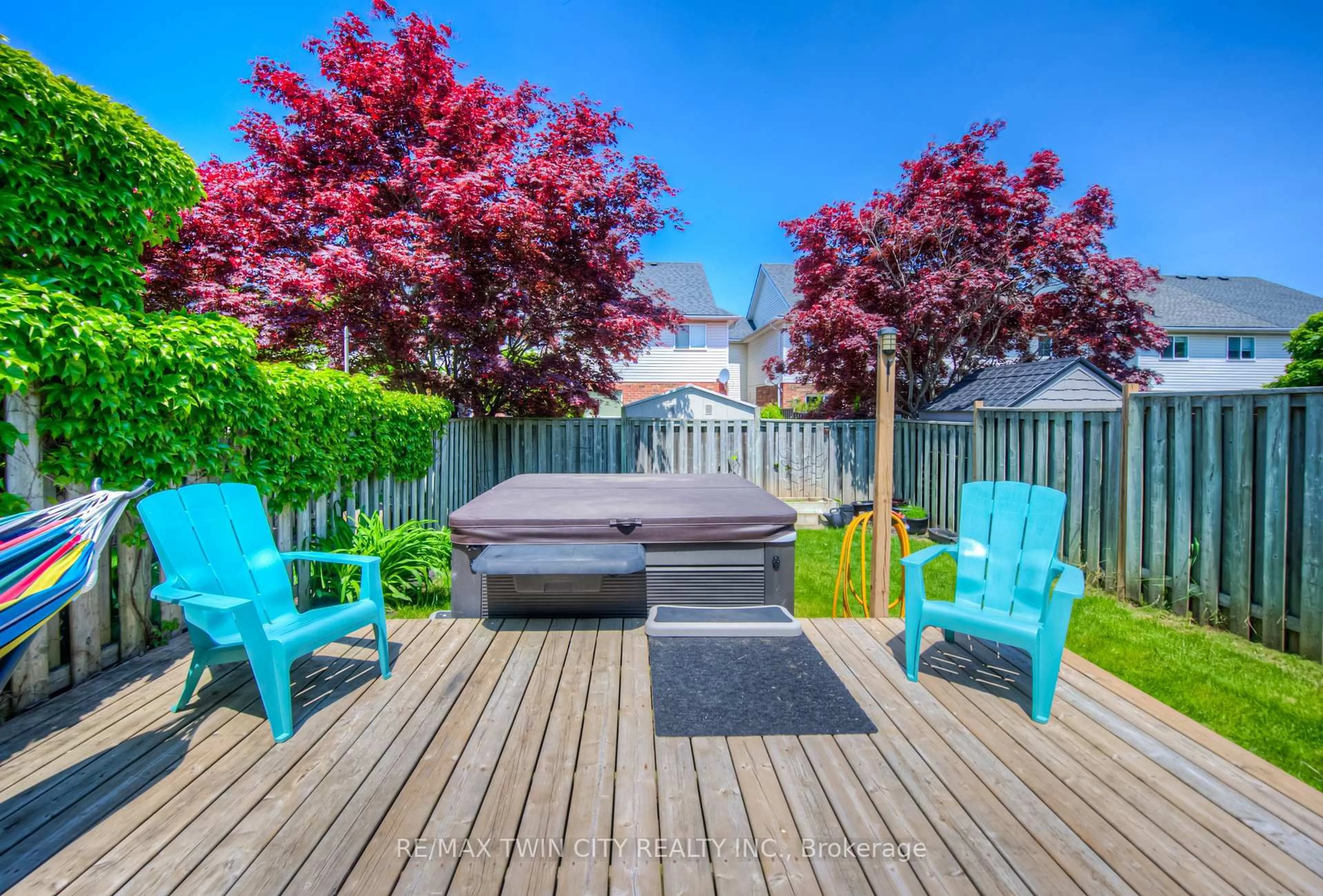 Patio, street for 111 King William Crt, Cambridge Ontario N3C 4J3