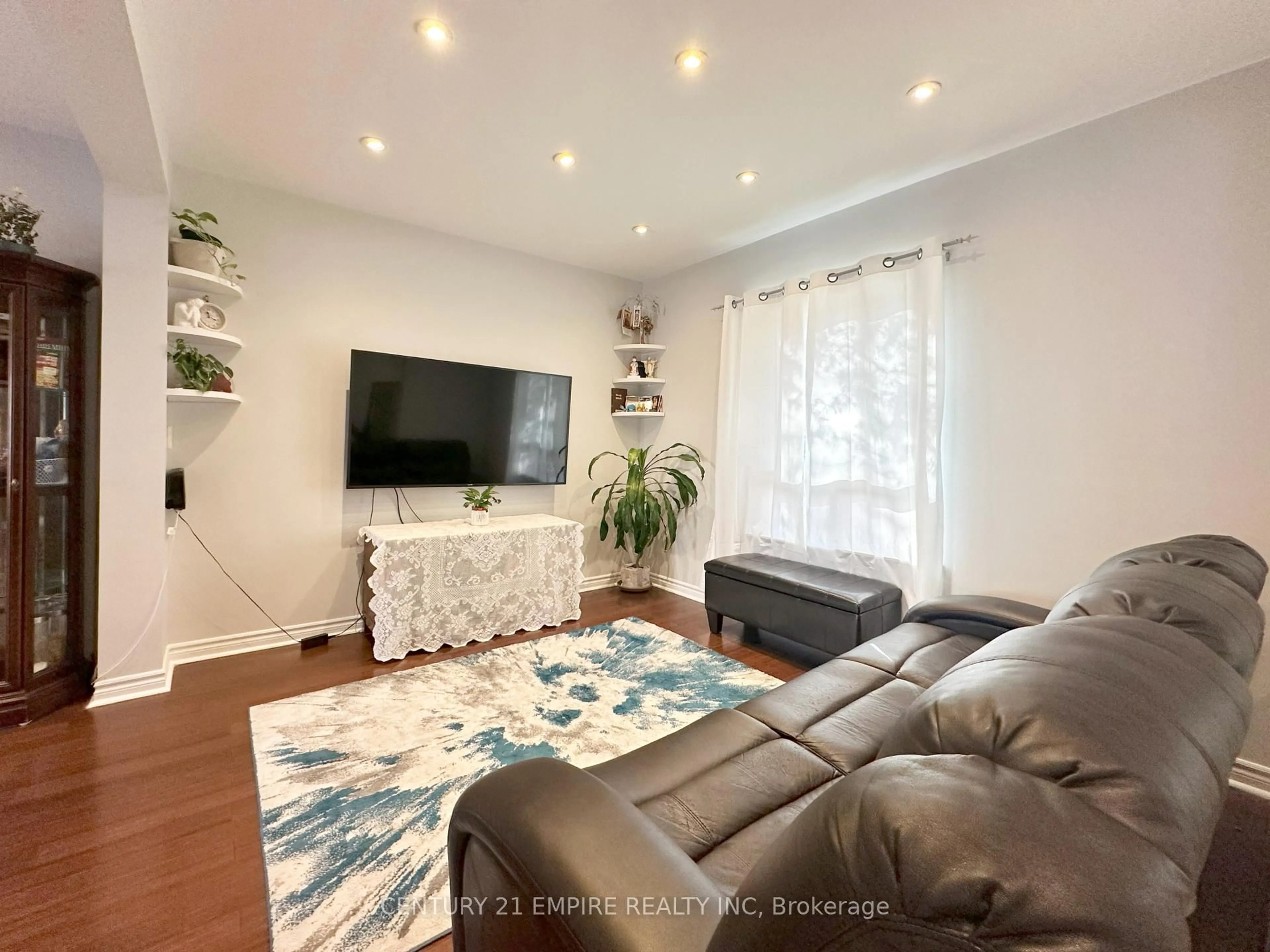 Living room with furniture, wood/laminate floor for 61 Francis St, Hamilton Ontario L8L 3V2