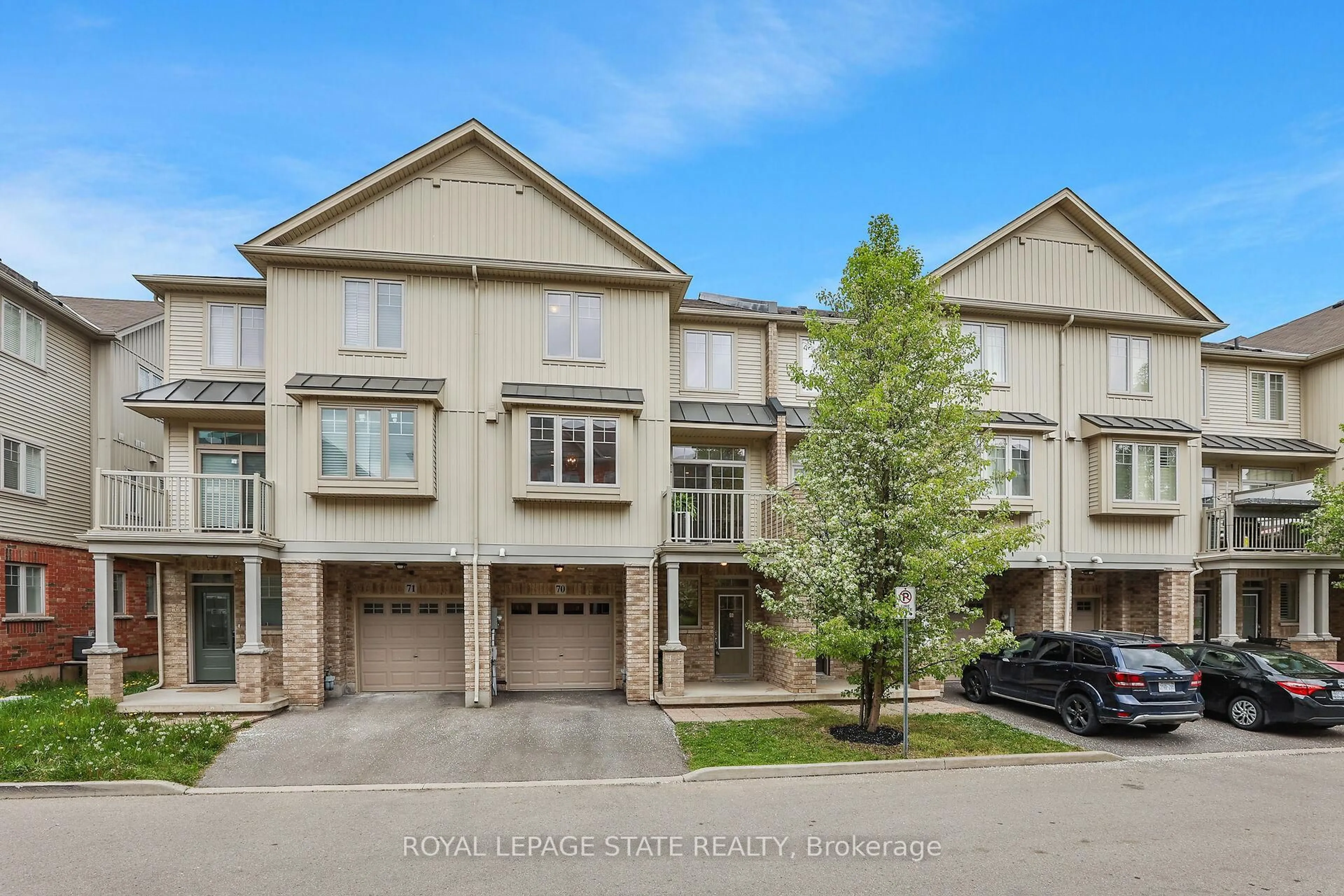 A pic from outside/outdoor area/front of a property/back of a property/a pic from drone, street for 6 Chestnut Dr #70, Grimsby Ontario L3M 0C4
