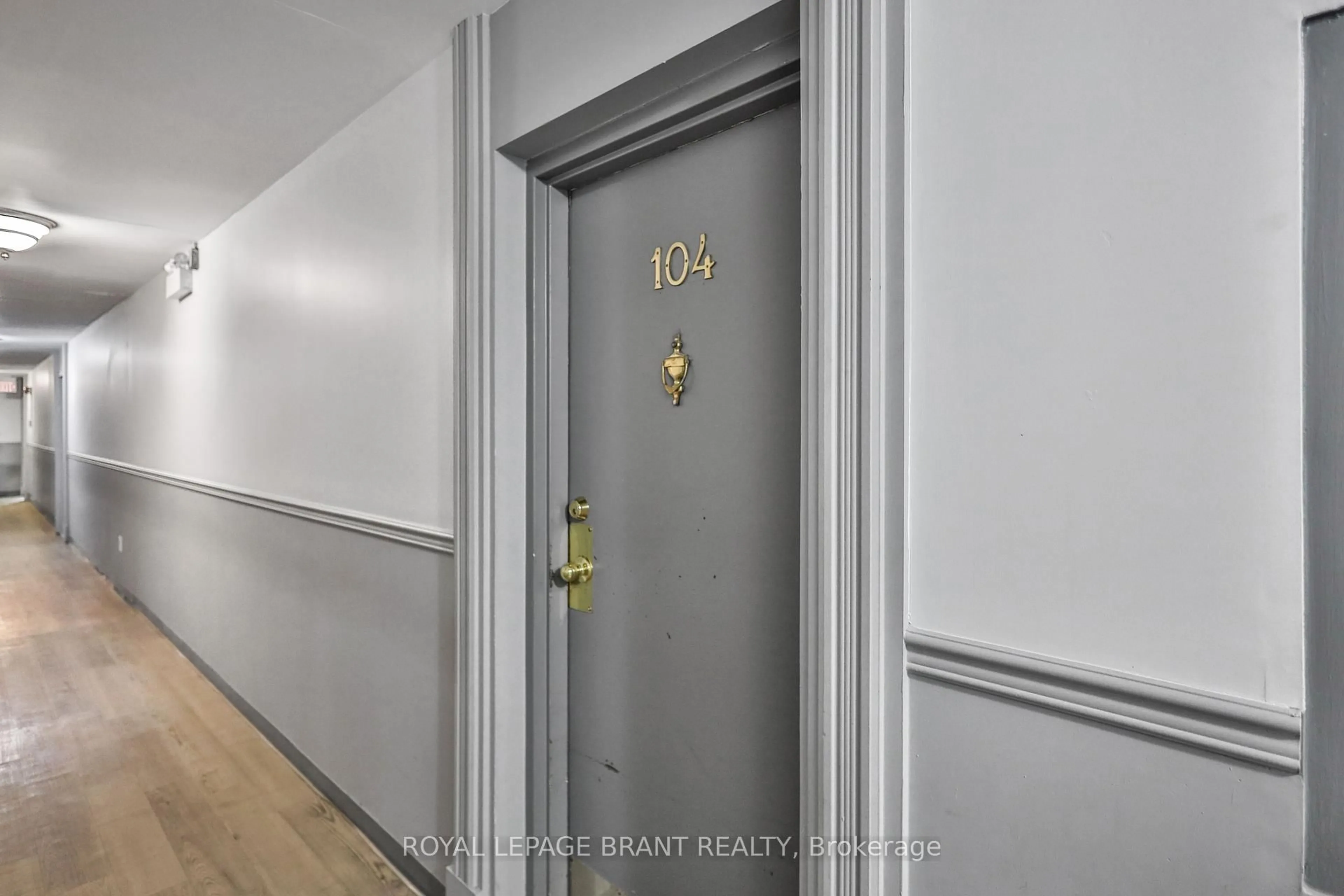 Indoor entryway for 793 Colborne St #104, Brantford Ontario N3S 7J3