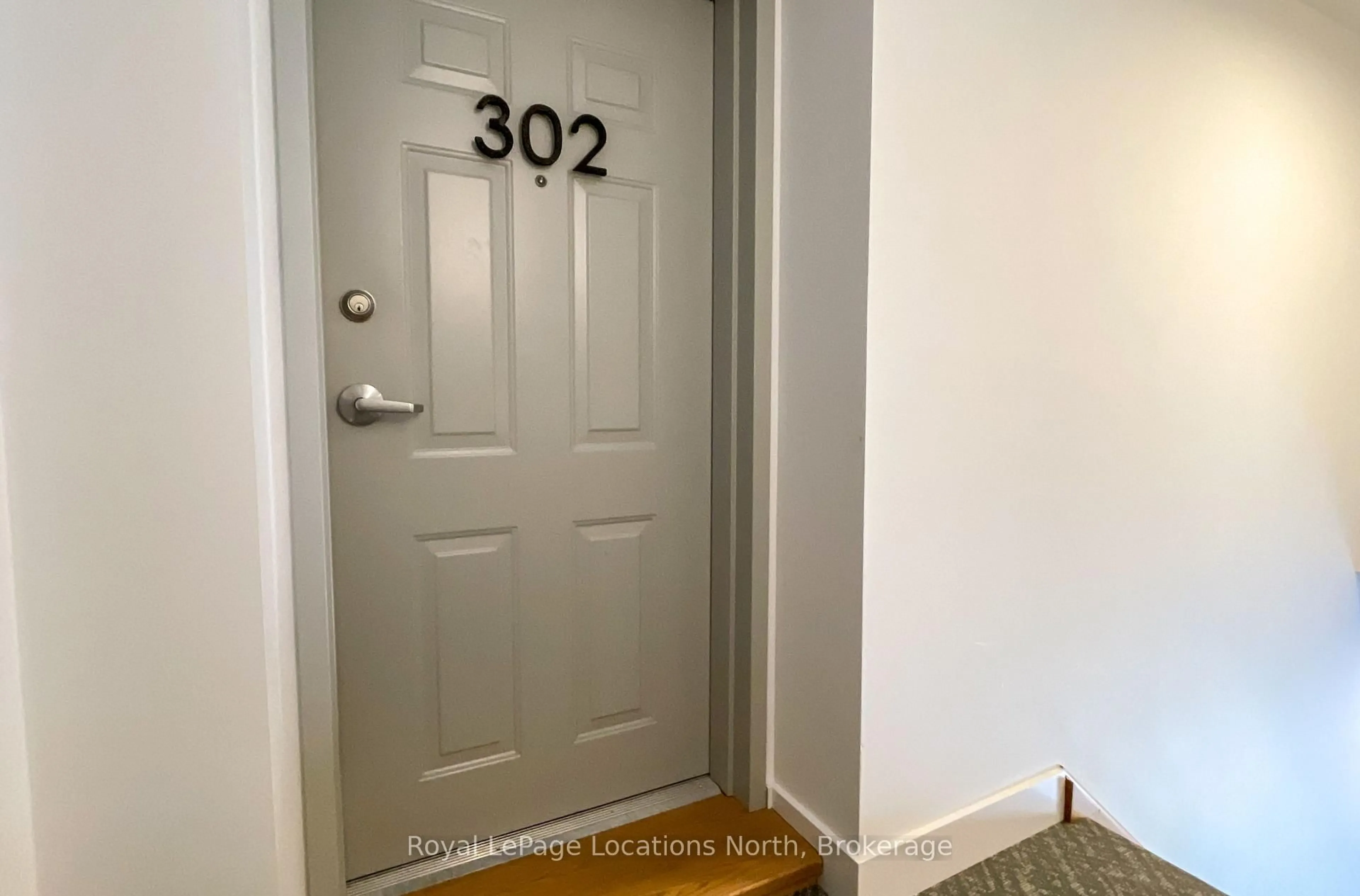 Indoor entryway for 10 Trowbridge St #302, Meaford Ontario N4L 1A5