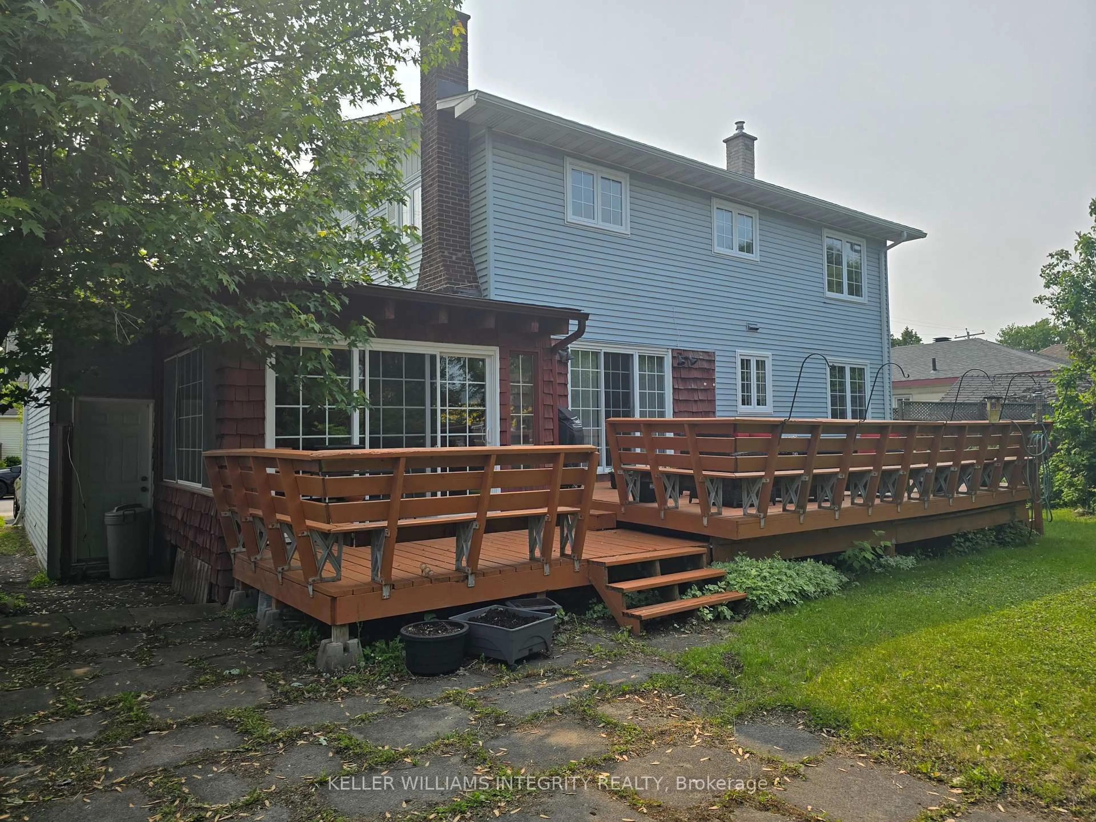 Patio, unknown for 1319 Aubin Ave, Cornwall Ontario K6J 4R9