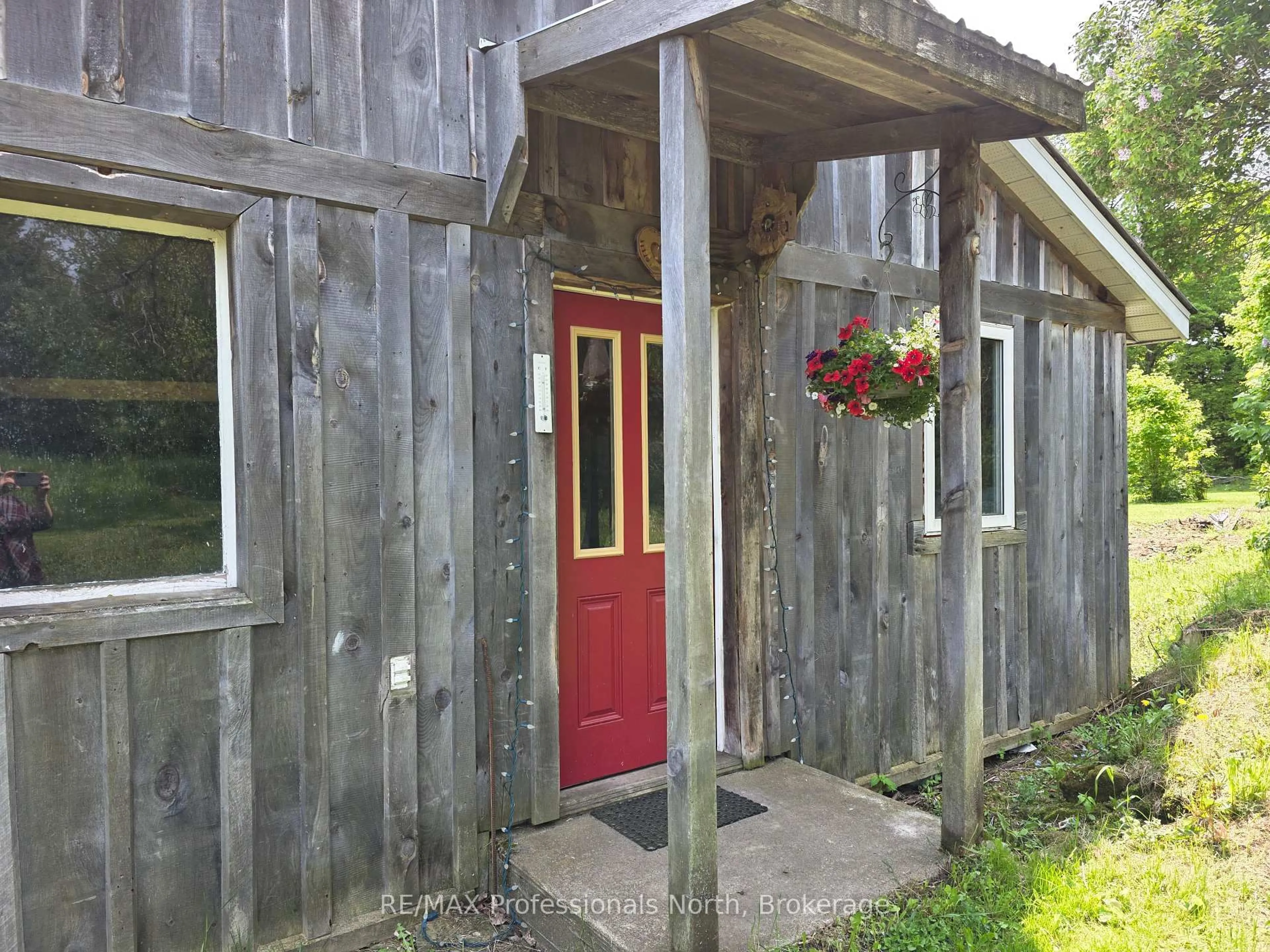 Indoor entryway for 1537 Tulip Rd, Algonquin Highlands Ontario K0M 2K0