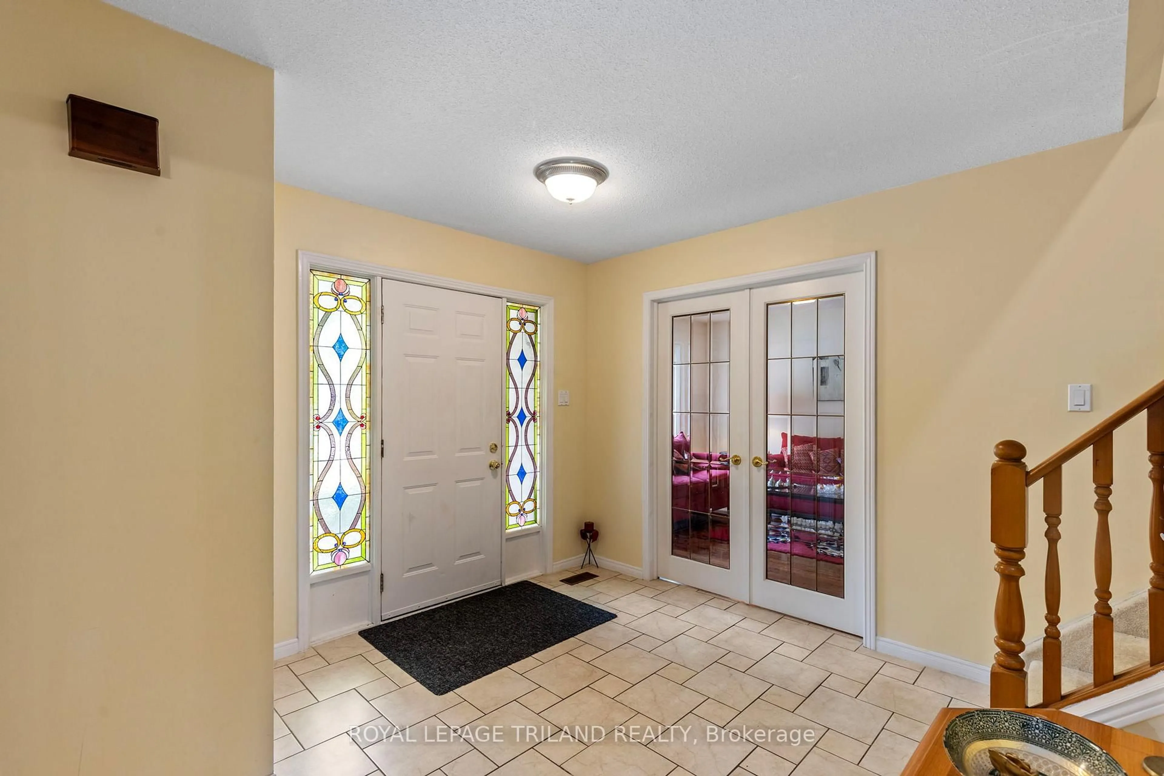 Indoor entryway for 43 Mountainview Cres, London South Ontario N6J 4M5