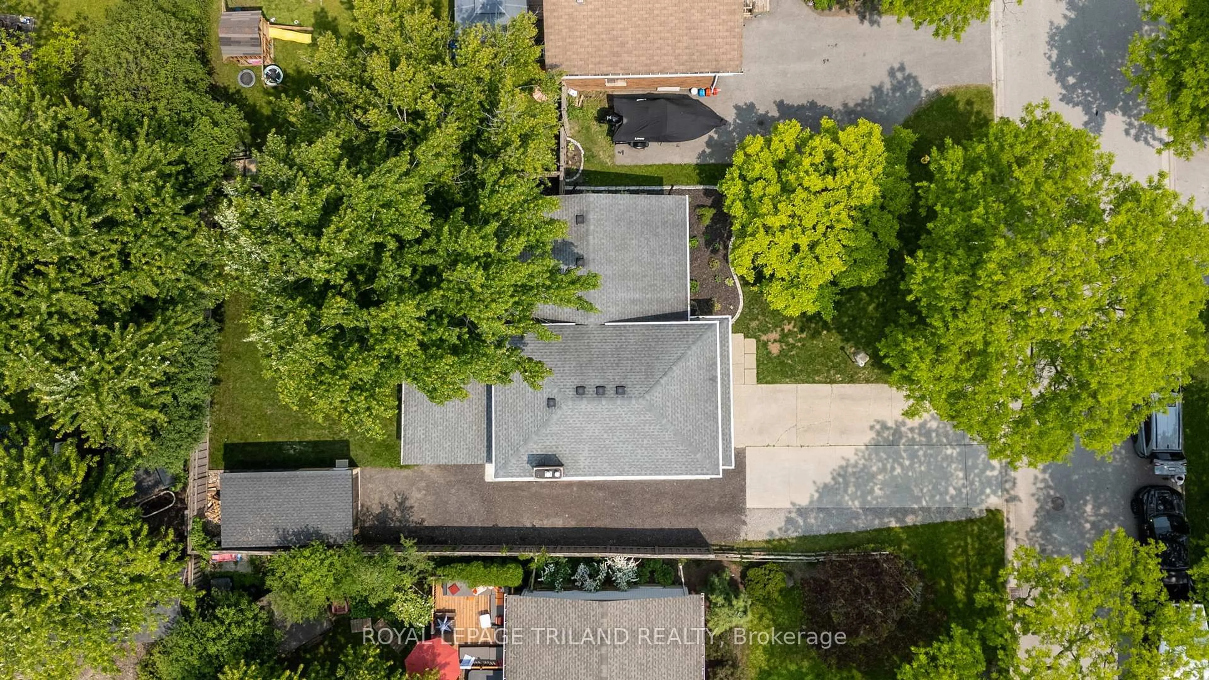 A pic from outside/outdoor area/front of a property/back of a property/a pic from drone, street for 93 St Lawrence Blvd, London South Ontario N6J 2X2