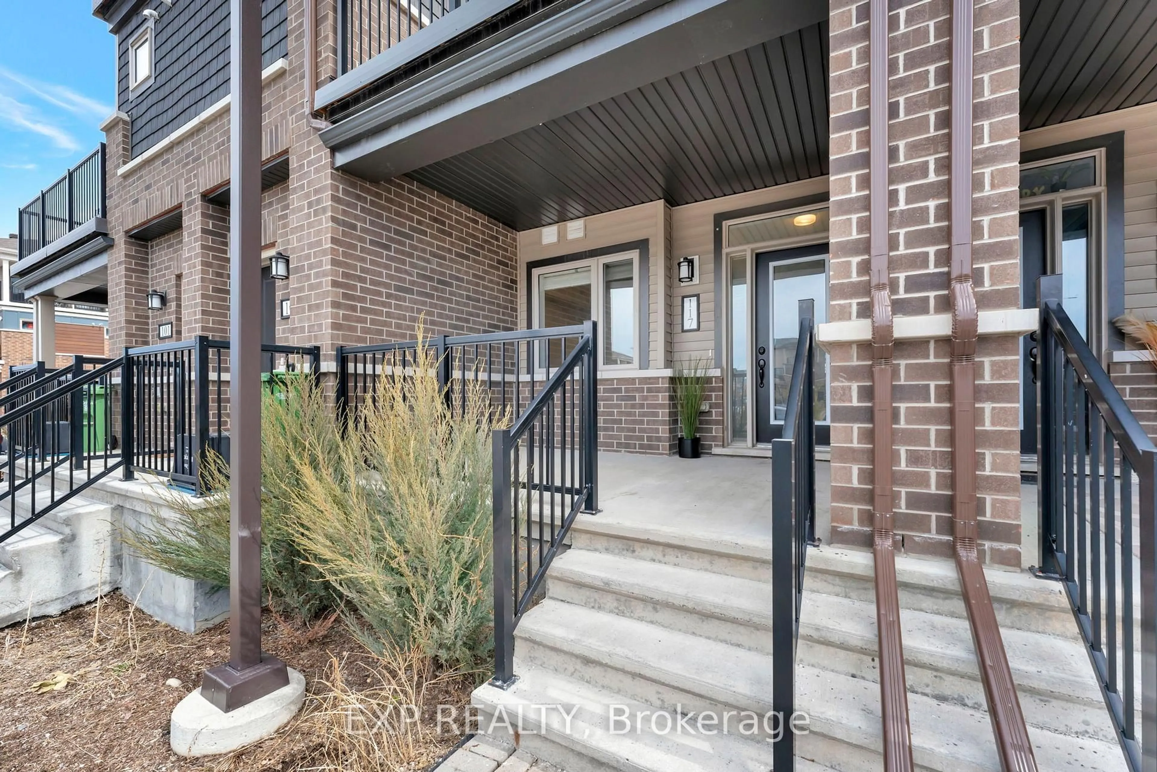 Indoor entryway for 117 Pilot Private, Ottawa Ontario K2V 0S4