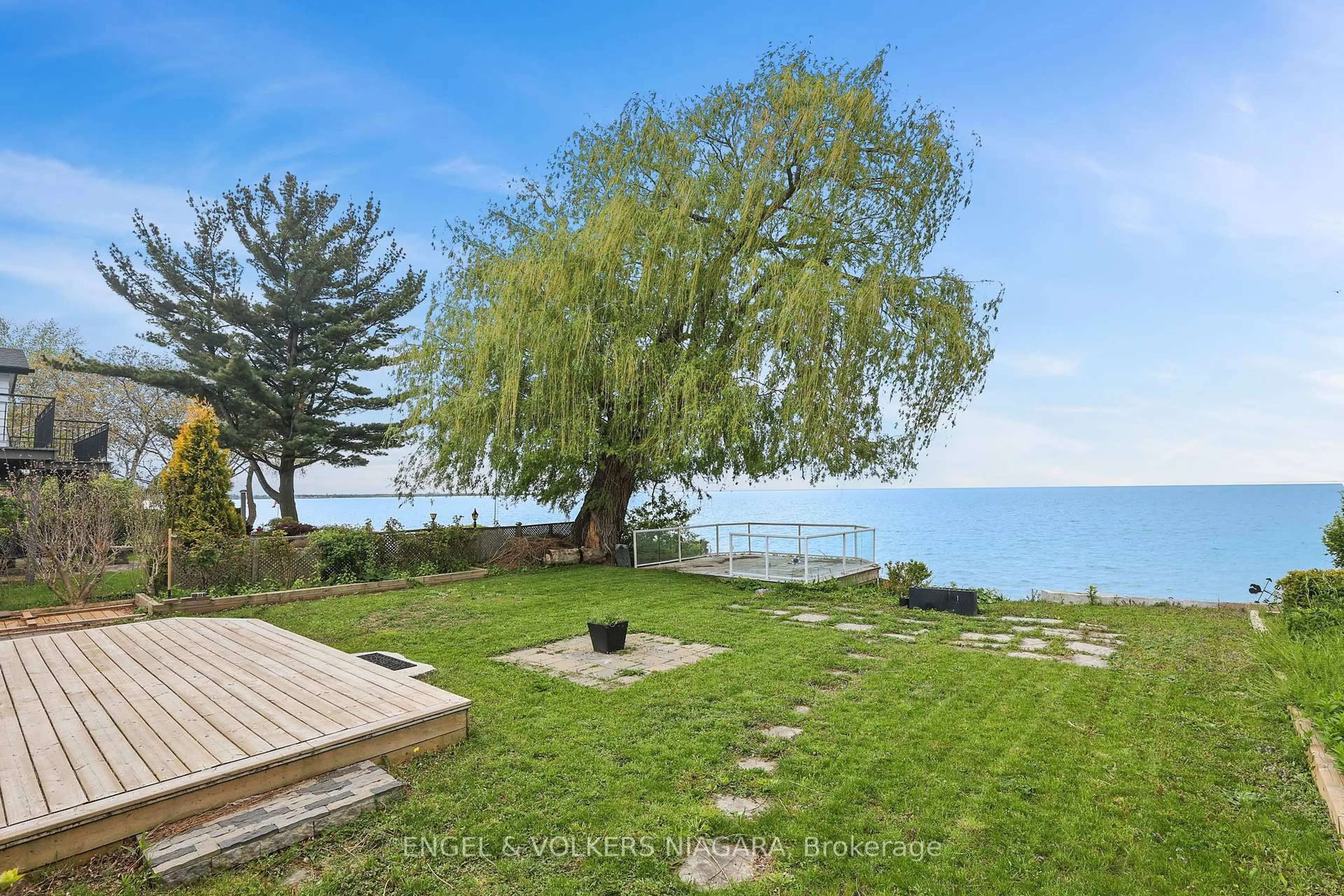 Patio, water/lake/river/ocean view for 22 Firelane 11 A Lane, Niagara-on-the-Lake Ontario L0S 1J0