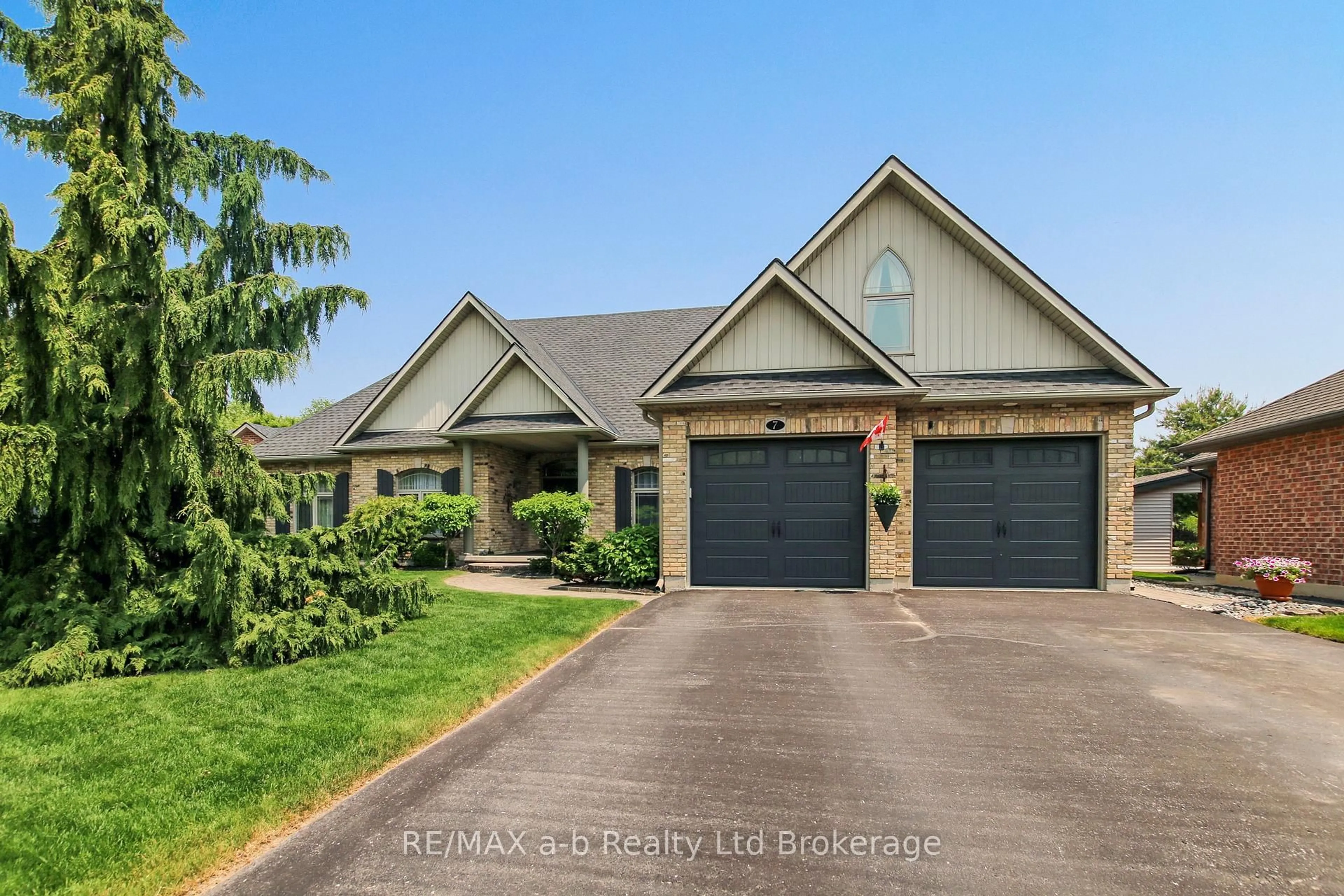 Home with brick exterior material, street for 7 OTTERVIEW Dr, Norwich Ontario N0J 1R0