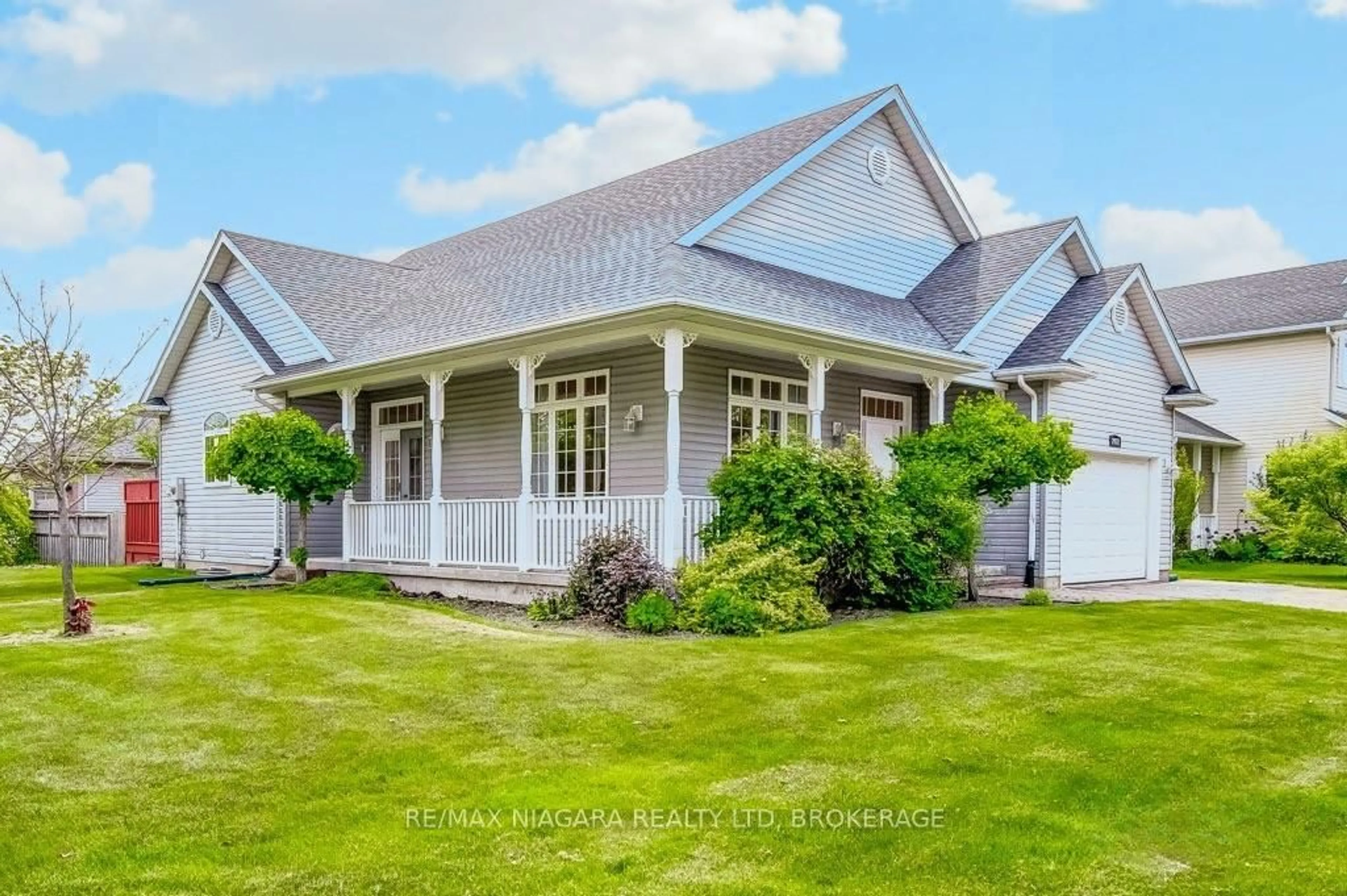 Home with vinyl exterior material, unknown for 2472 Diane St, Fort Erie Ontario L0S 1S0