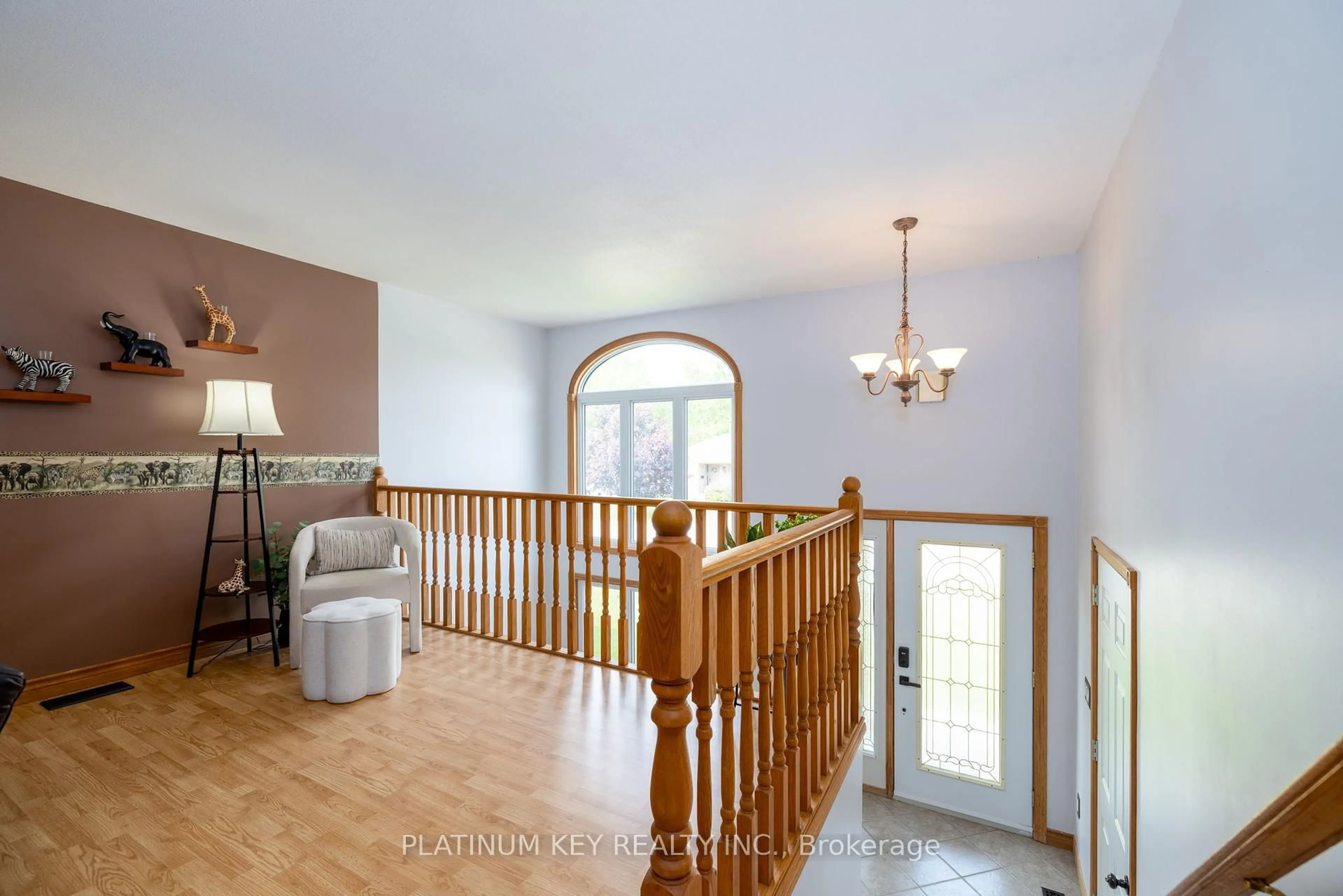 Indoor entryway for 29 Dell Dr, Strathroy-Caradoc Ontario N7G 1C6