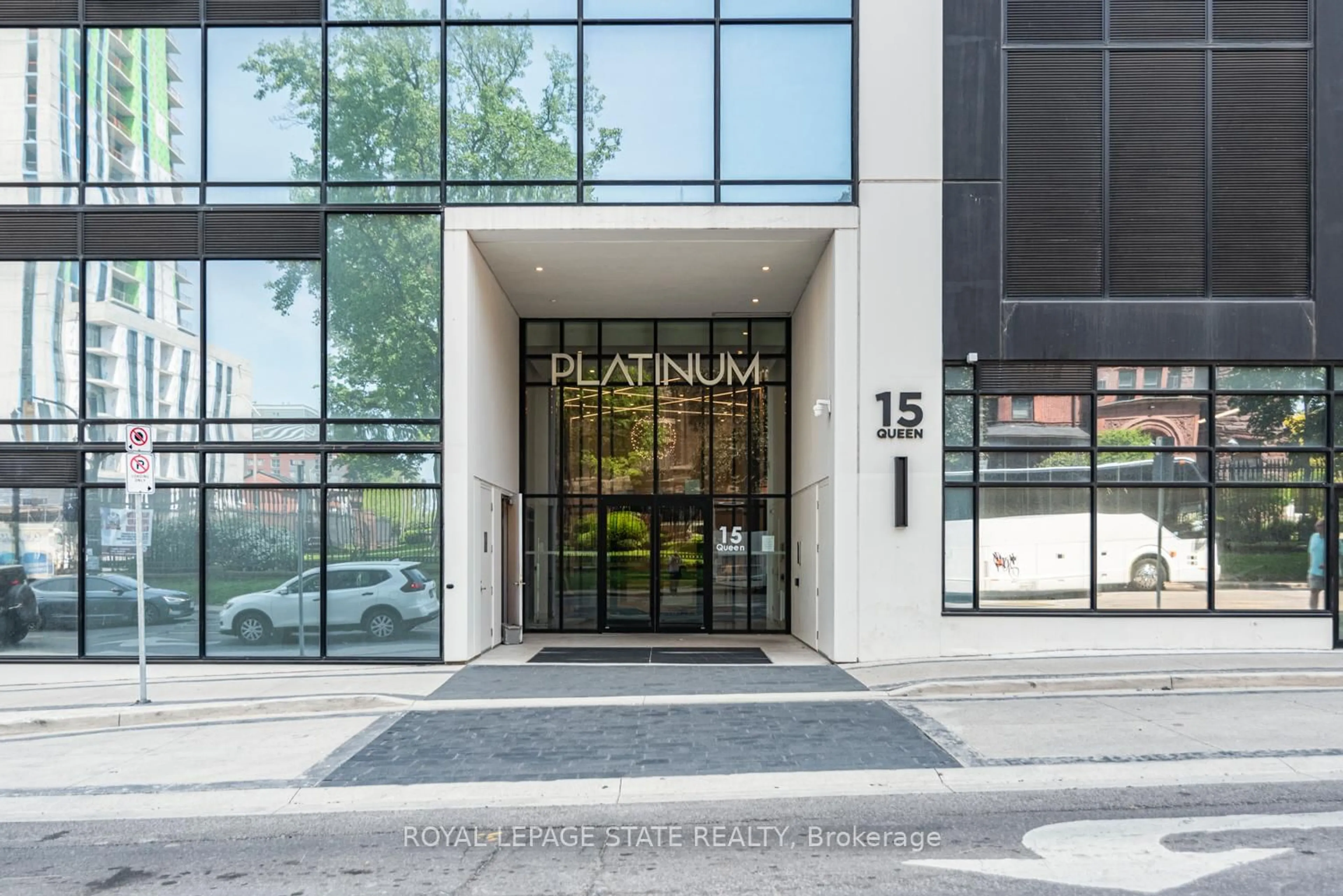 Indoor foyer for 15 Queen St #707, Hamilton Ontario L8P 0C6