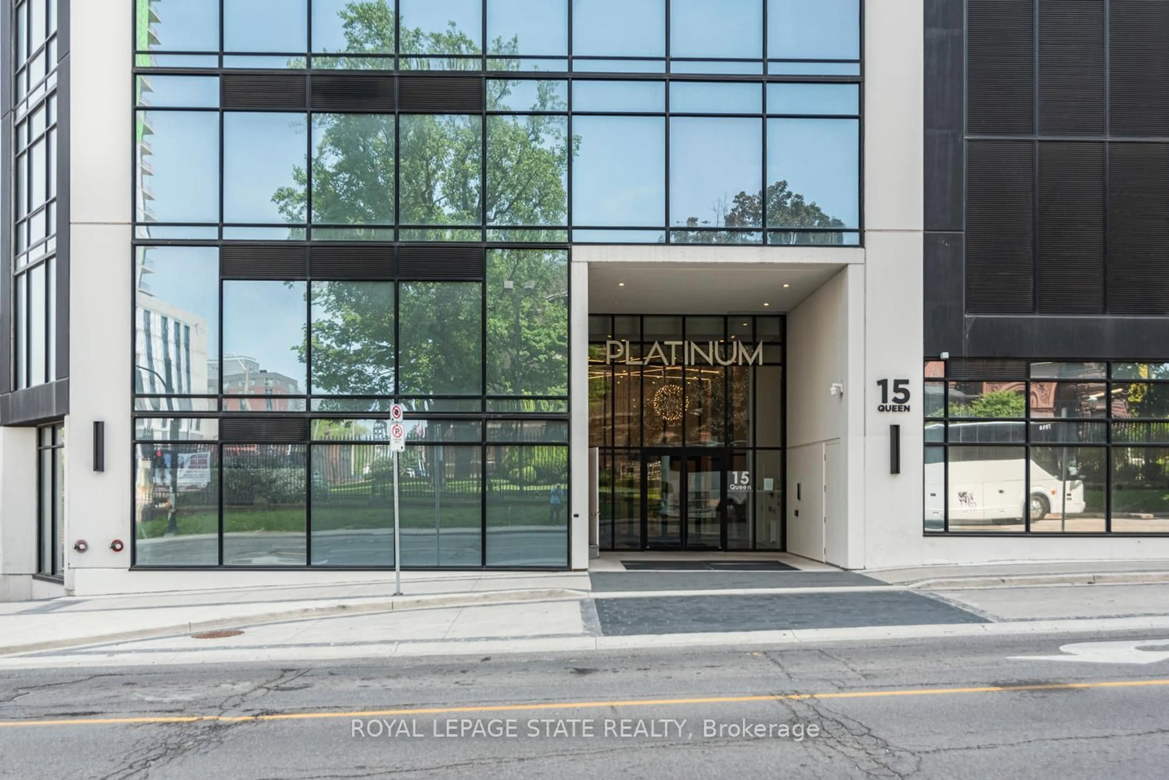 Indoor foyer for 15 Queen St #707, Hamilton Ontario L8P 0C6