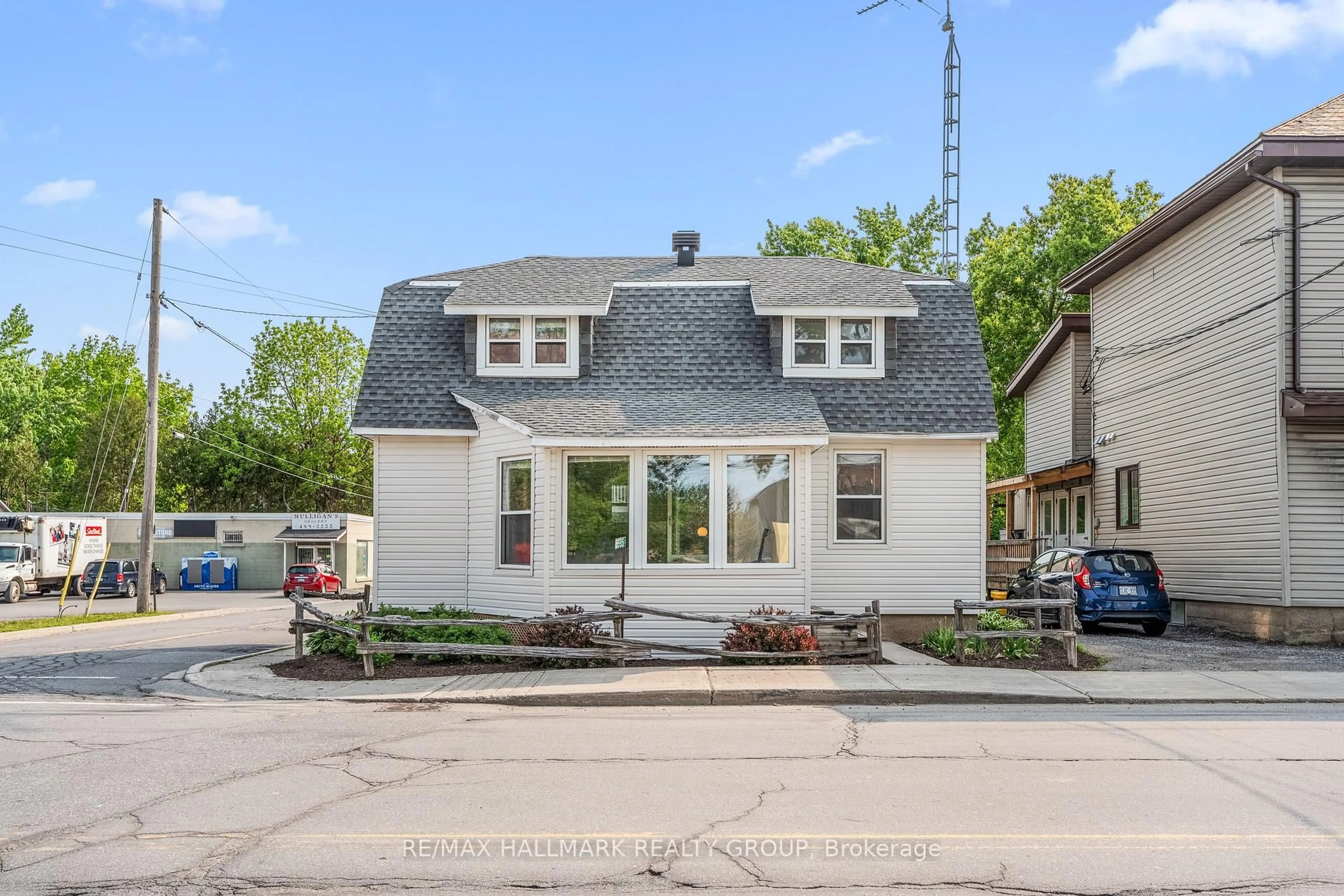 Home with vinyl exterior material, street for 6595 Fourth Line Rd, North Gower Ontario K0A 2T0