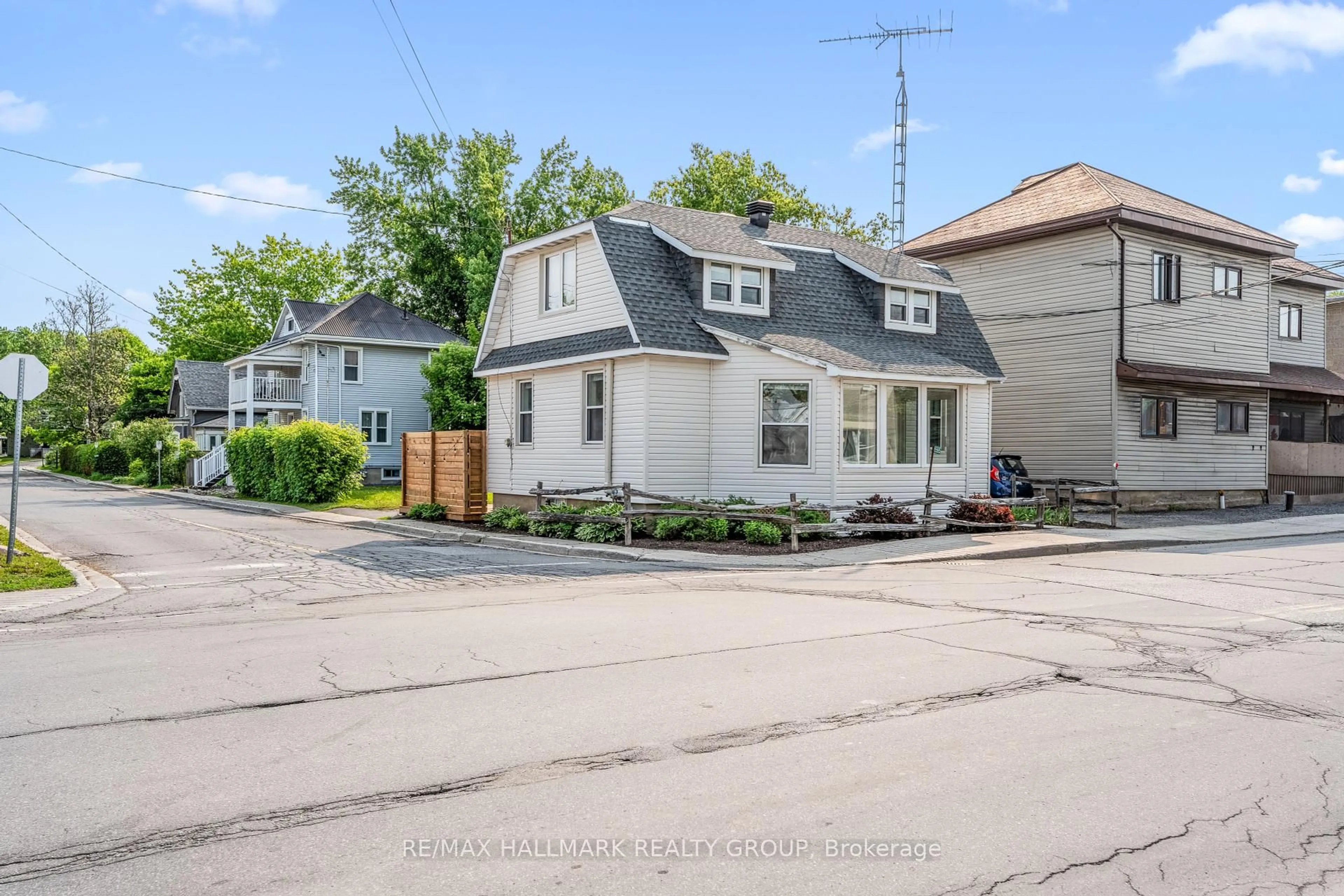 A pic from outside/outdoor area/front of a property/back of a property/a pic from drone, street for 6595 Fourth Line Rd, North Gower Ontario K0A 2T0