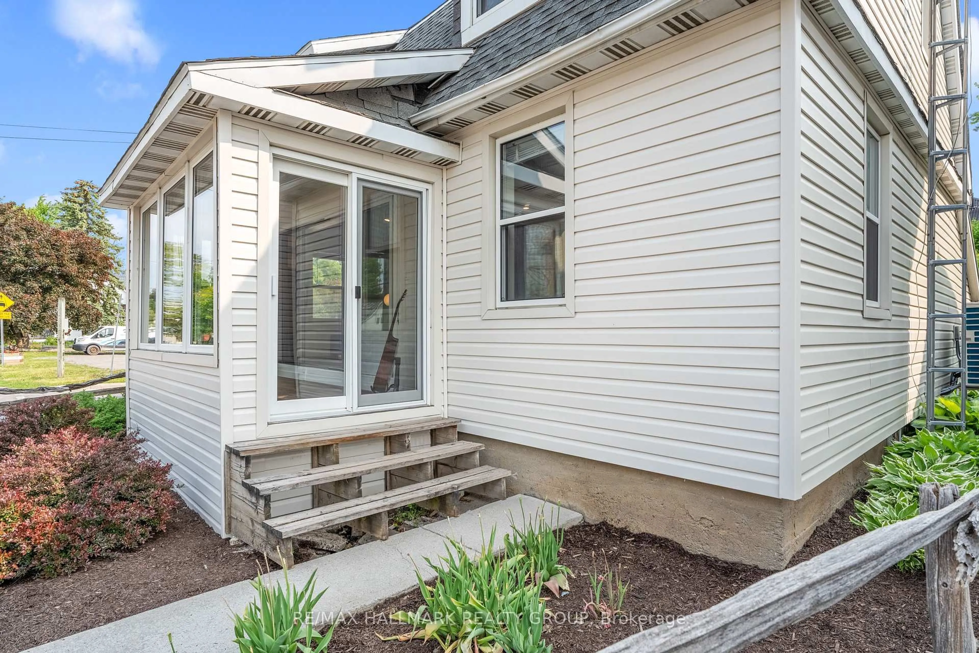 Home with vinyl exterior material, street for 6595 Fourth Line Rd, North Gower Ontario K0A 2T0