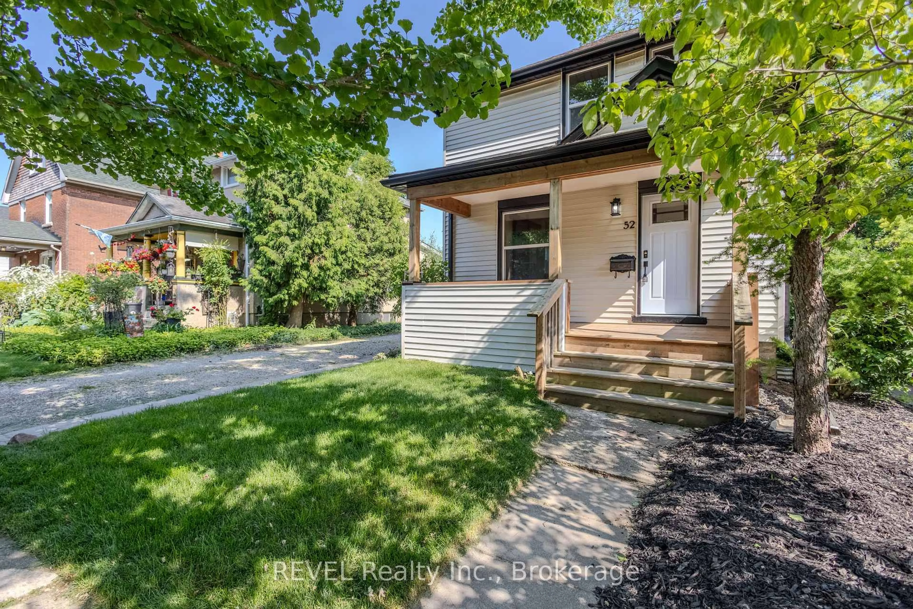 Home with brick exterior material, street for 52 Albert St, St. Catharines Ontario L2R 2G9