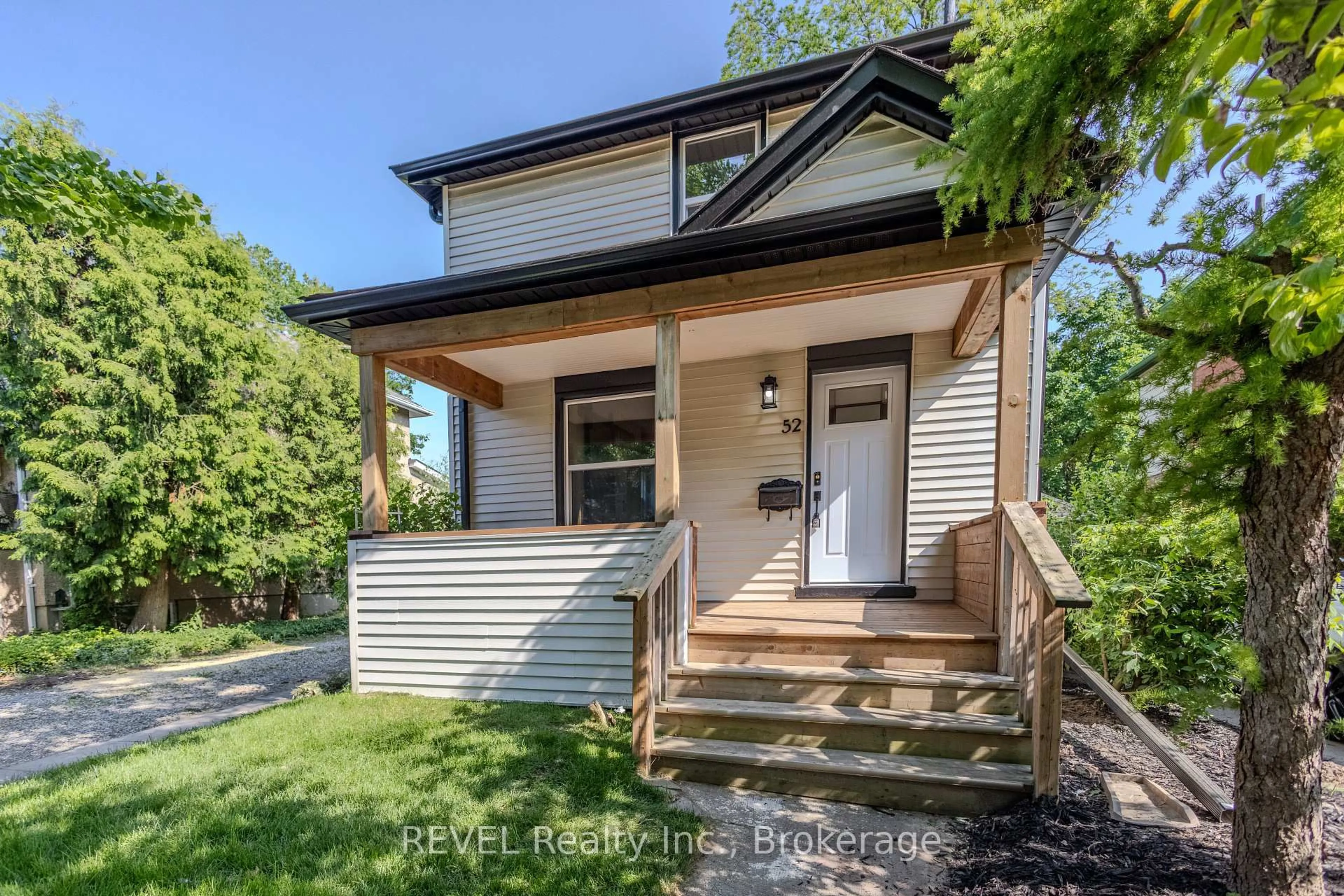 Home with brick exterior material, street for 52 Albert St, St. Catharines Ontario L2R 2G9