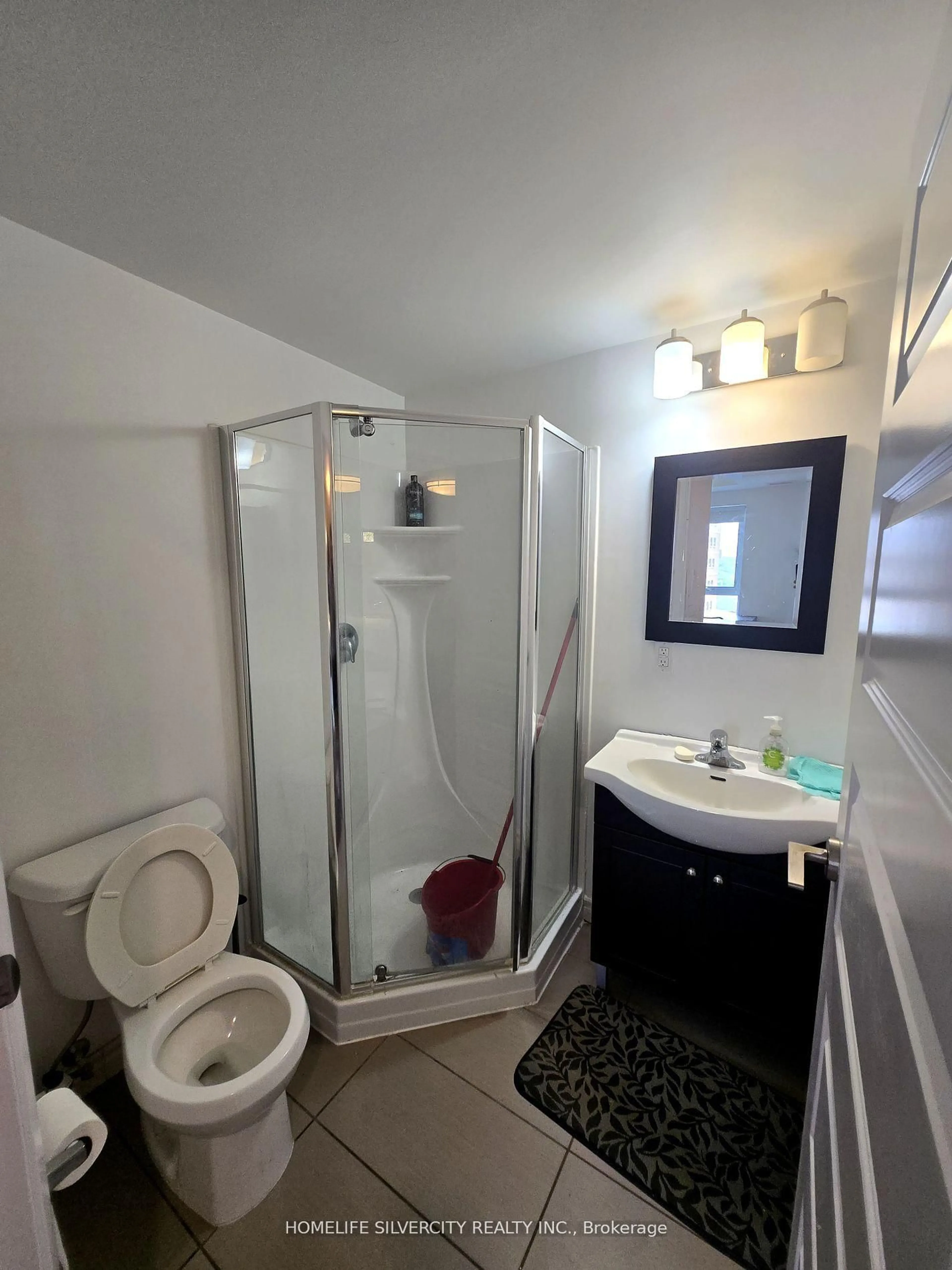 Standard bathroom, unknown for 158 King St #905-Tower -1, Waterloo Ontario N2J 2Y2