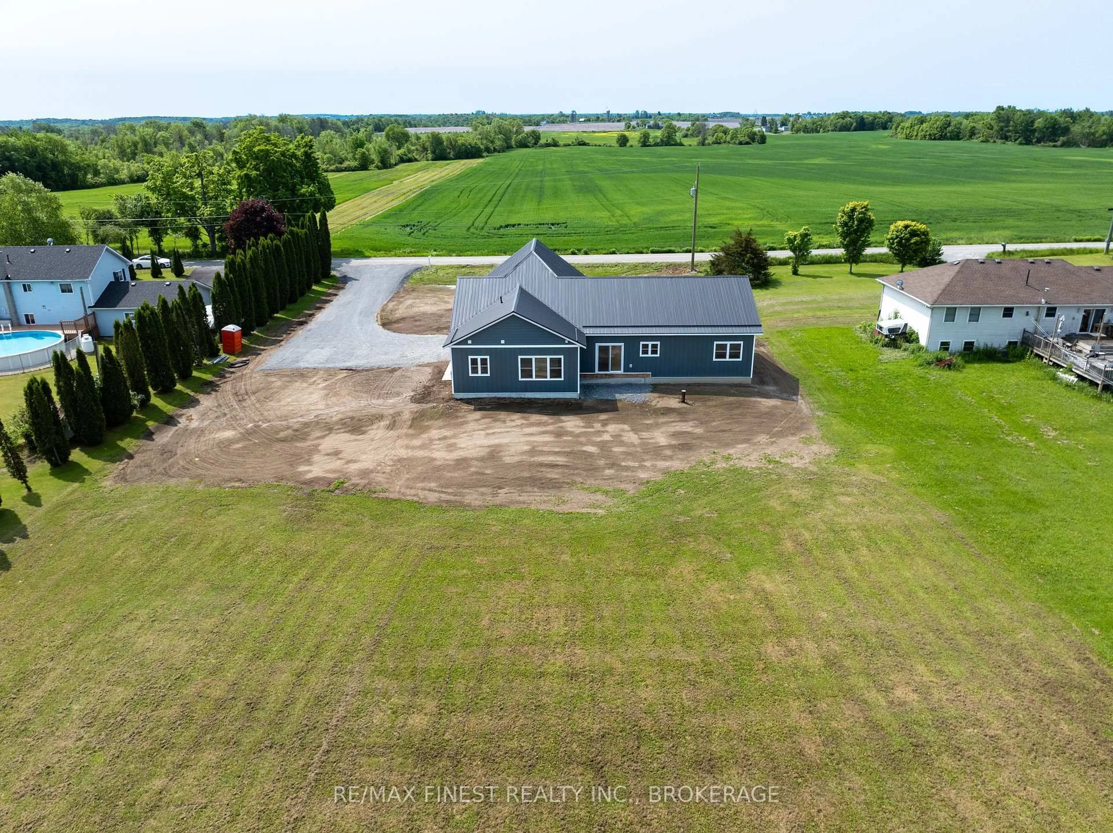 A pic from outside/outdoor area/front of a property/back of a property/a pic from drone, building for 2206 Sands Rd, Battersea Ontario K0H 1H0