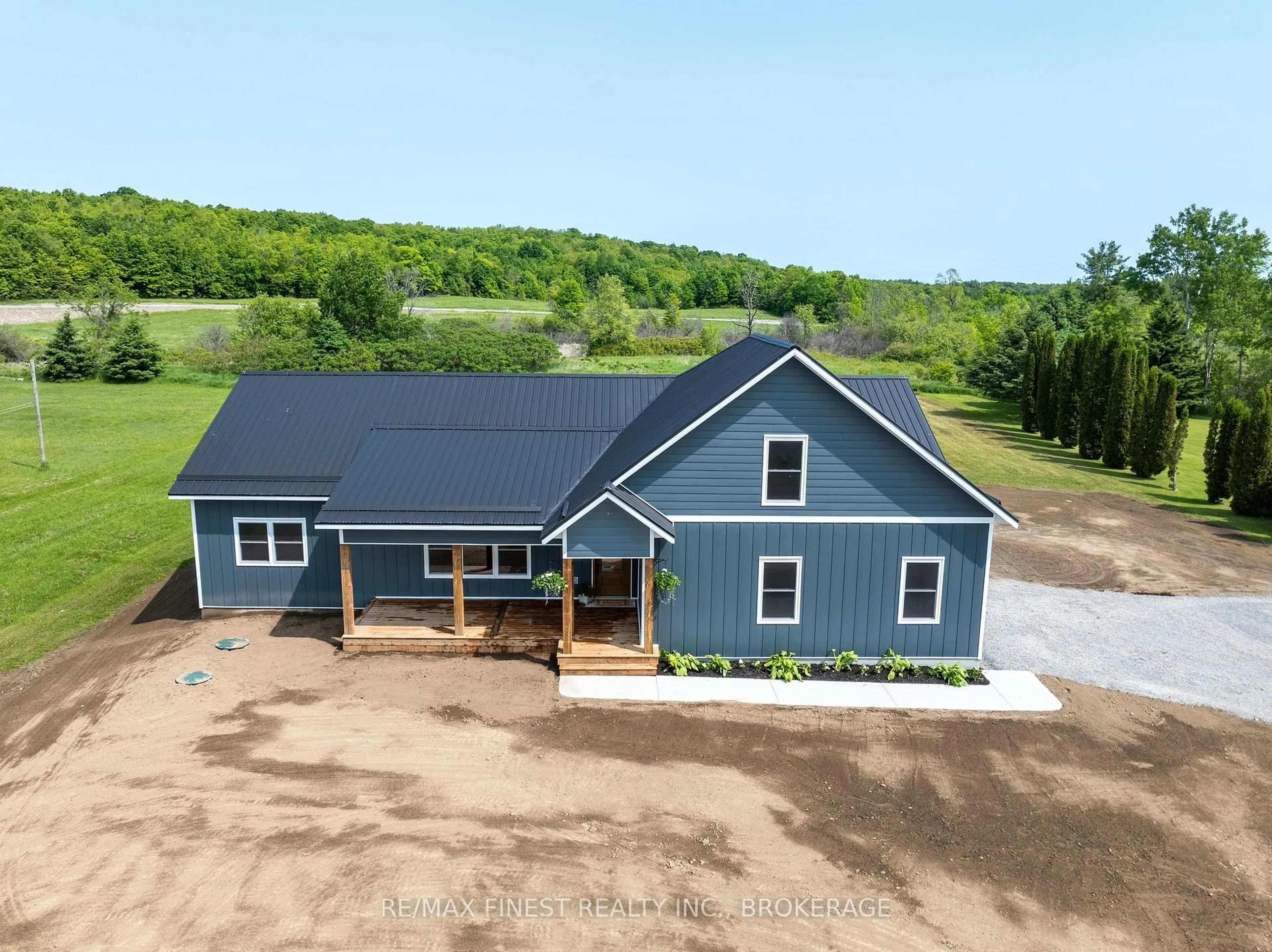 A pic from outside/outdoor area/front of a property/back of a property/a pic from drone, building for 2206 Sands Rd, Battersea Ontario K0H 1H0