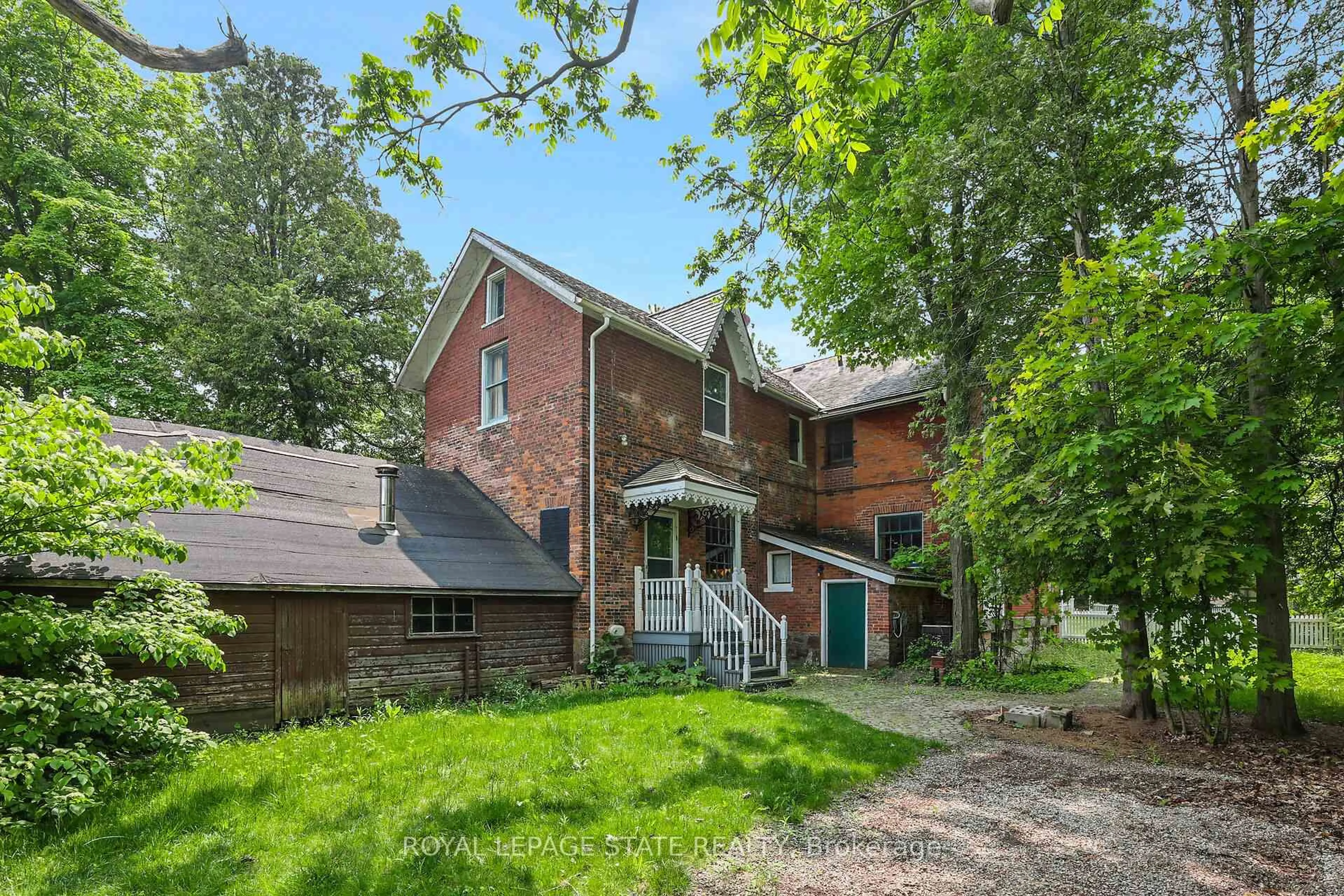 Home with brick exterior material, street for 262 Main St, Grimsby Ontario L3M 1S4