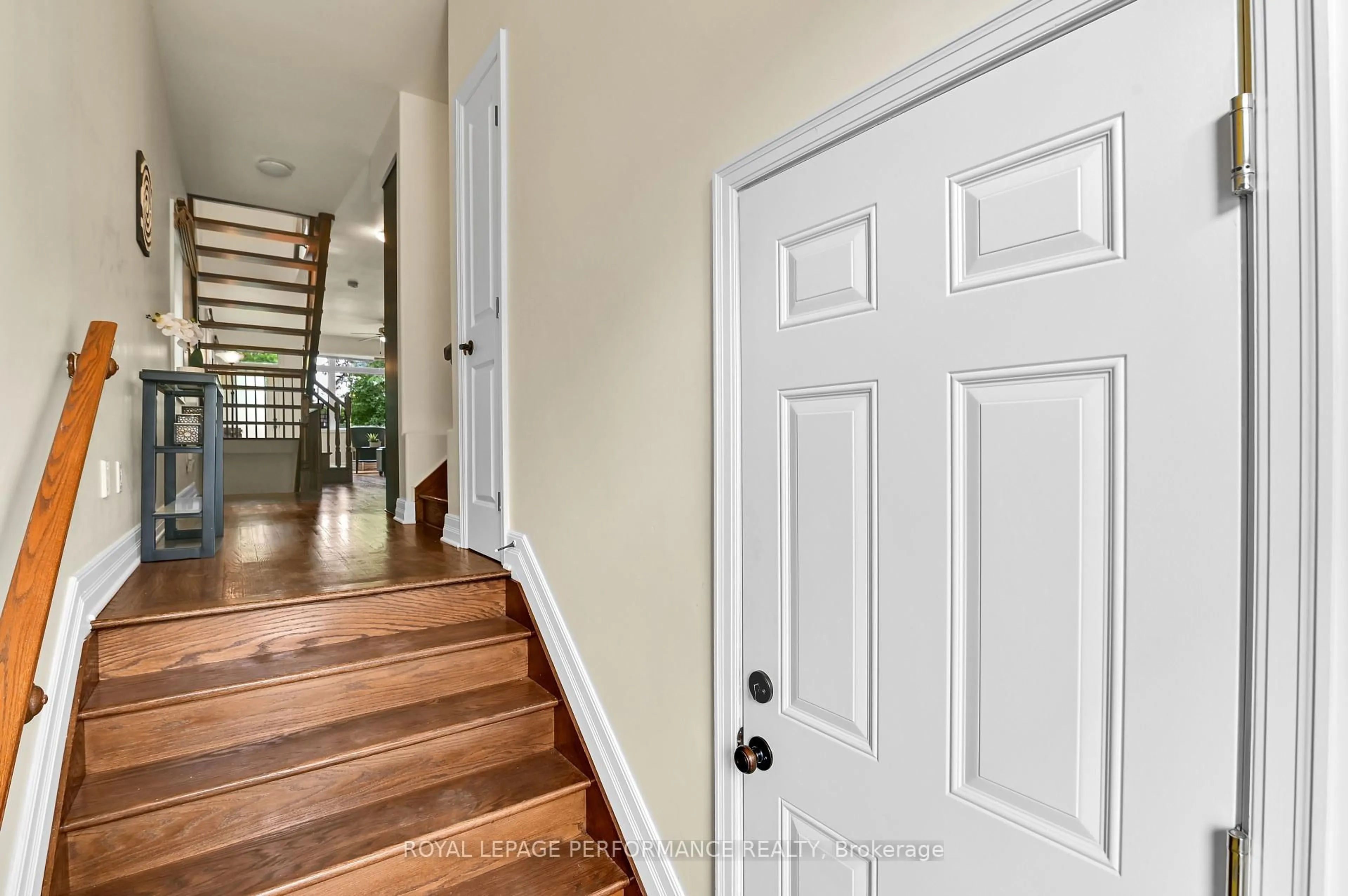Indoor entryway for 376 Winston Ave #B, Ottawa Ontario K2A 1Y5