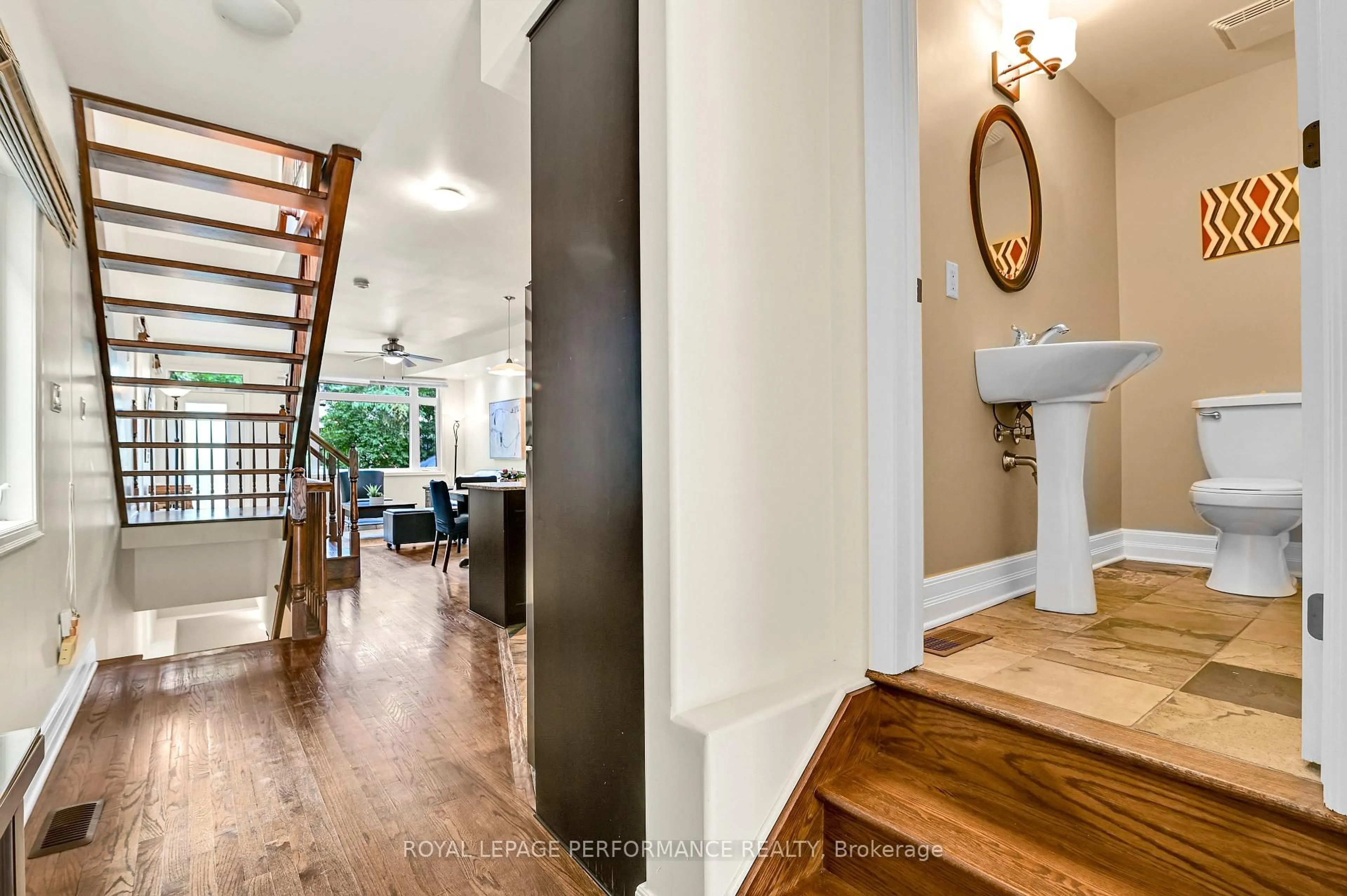 Indoor foyer for 376 Winston Ave #B, Ottawa Ontario K2A 1Y5