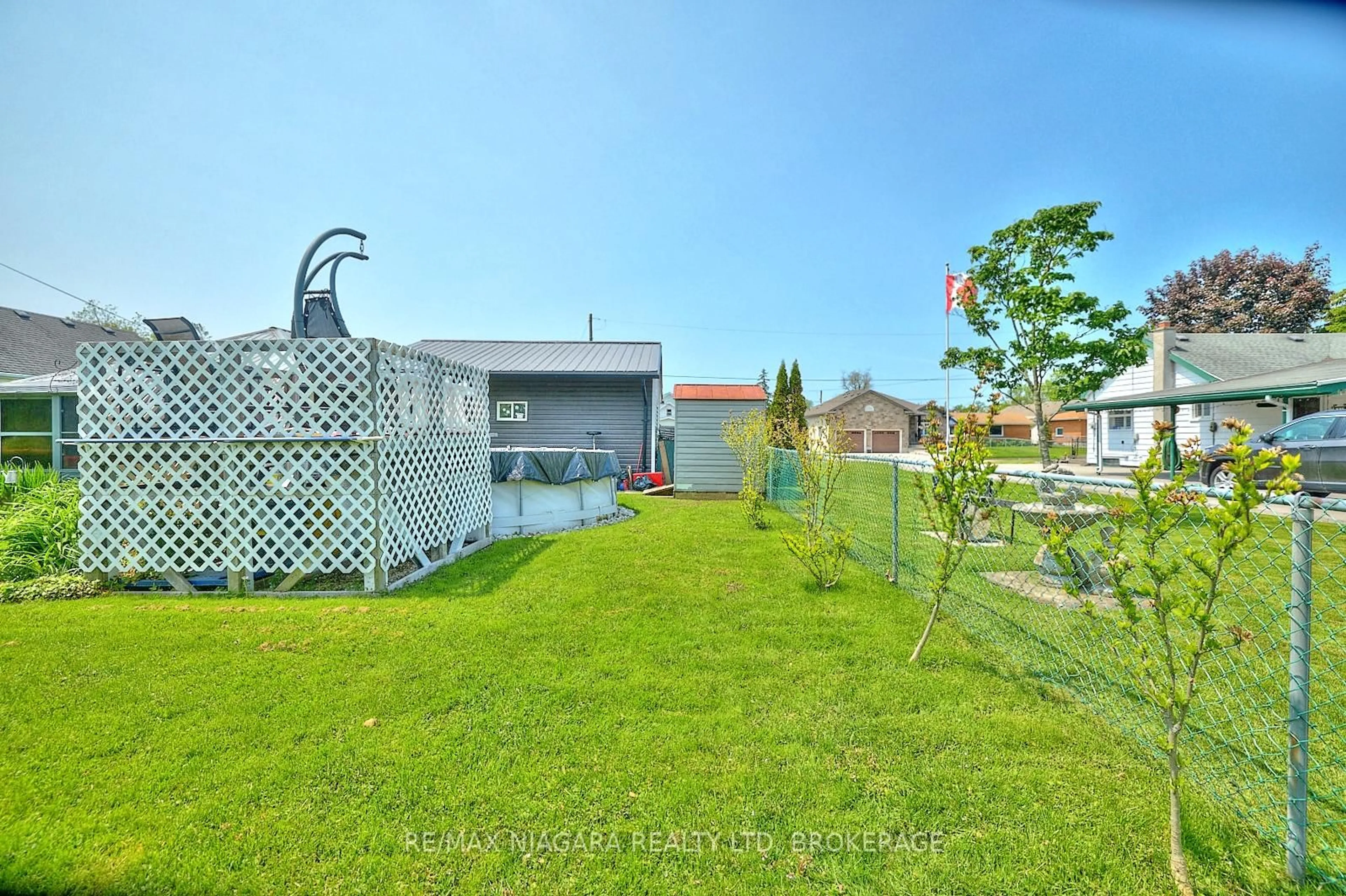 A pic from outside/outdoor area/front of a property/back of a property/a pic from drone, street for 35 Radford Ave, Fort Erie Ontario L2A 5H6