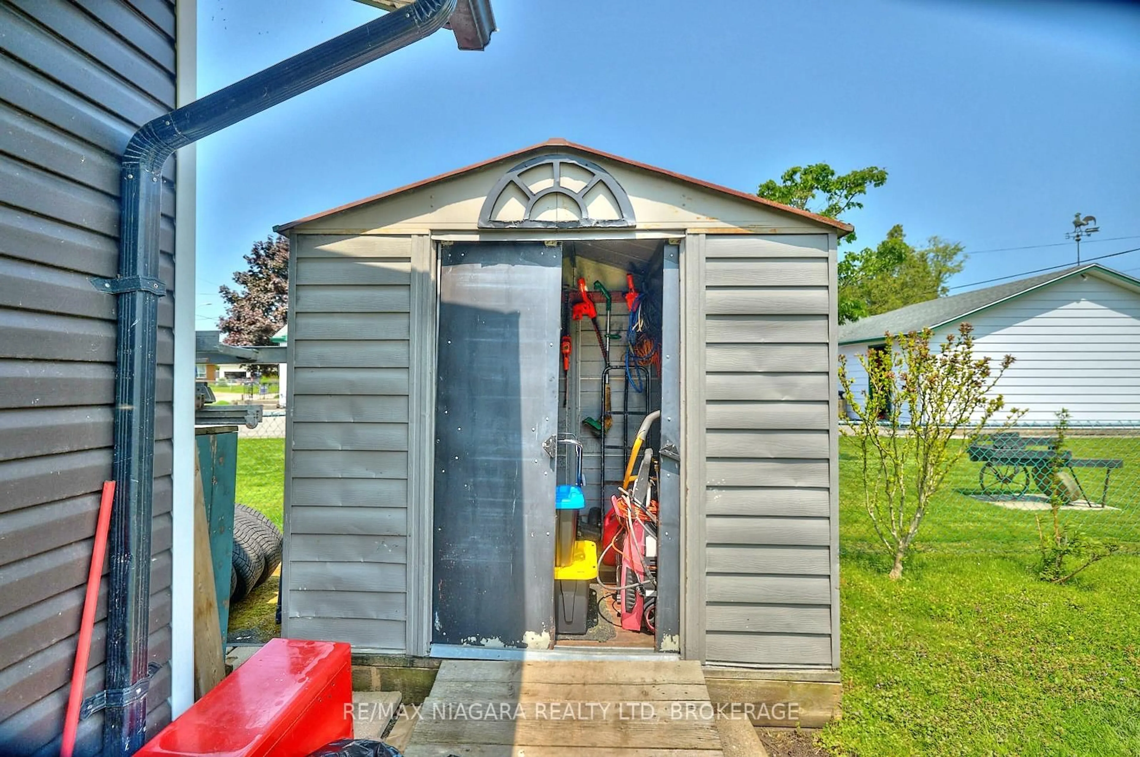 Shed for 35 Radford Ave, Fort Erie Ontario L2A 5H6